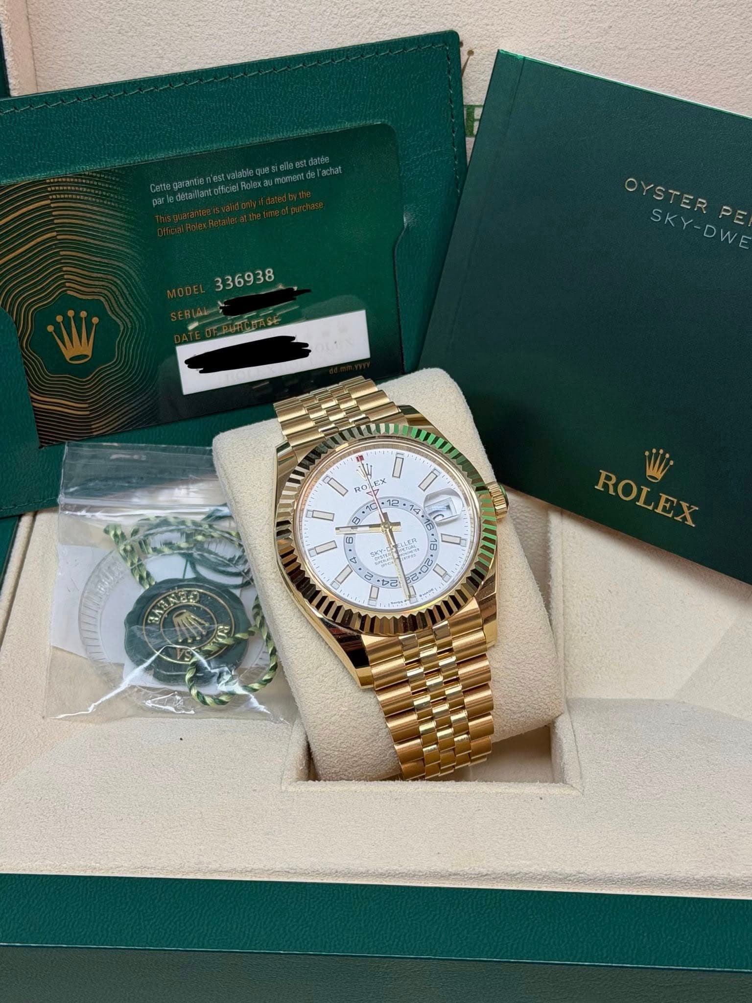 May be an image of wrist watch and text that says '336938 OYSTERPE SK SKY-DW DWE O 0 ROM god ROL ع 412 + 14 ሌ ・け R 0 9 ១ត n ድኢ U 참라 A व "D "보리 AЛRA KENCO UN ROLEX'