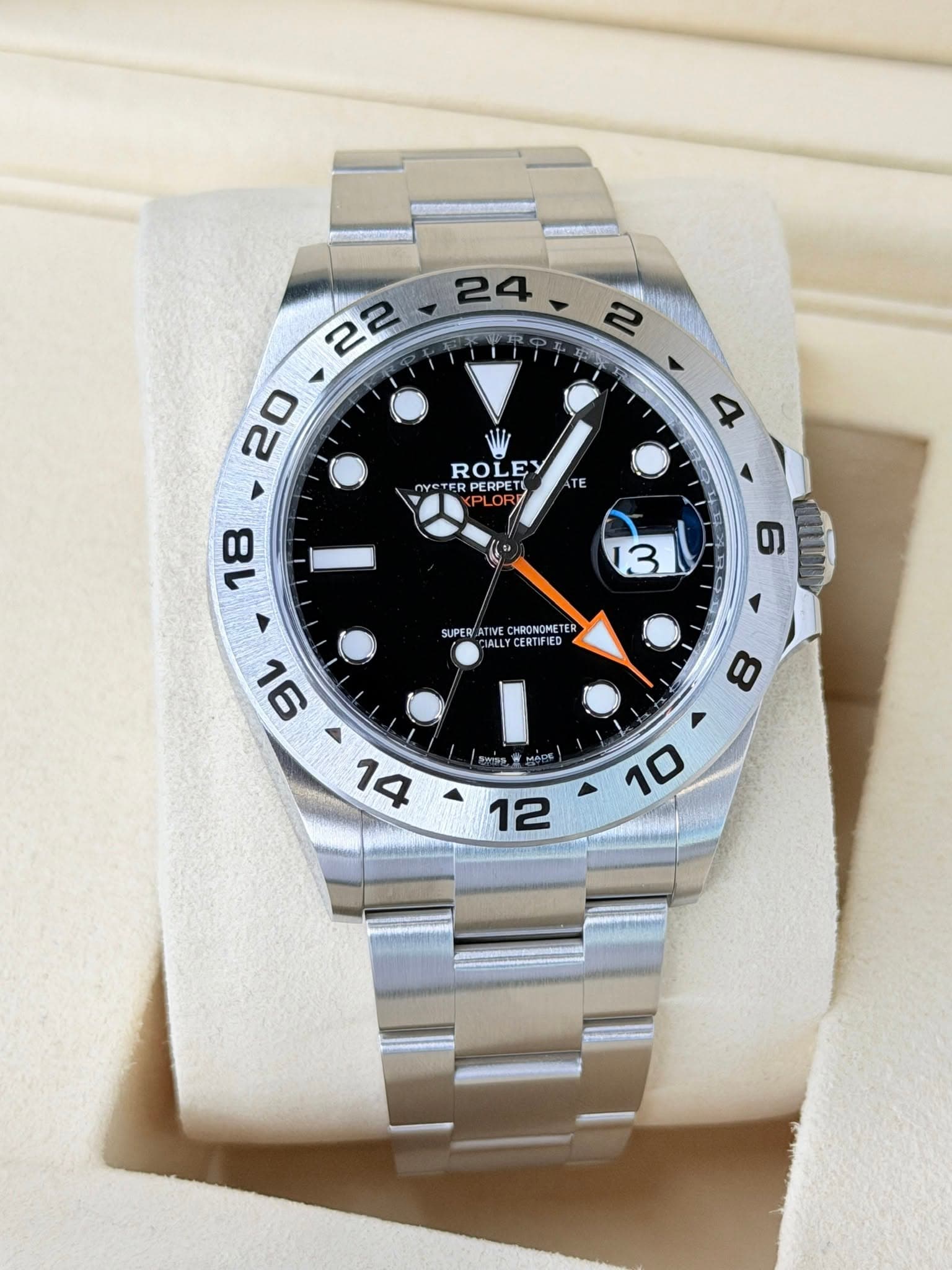 May be an image of wrist watch and text that says ' ROLEY OYOTER YOTERPERPET PERPET 4 ATE 18 13 6 SUPER UPERATIE ATIVE CHRONGMET TER CIALL CERTIFIED 1ู- 8 9 カ 型量5 P .원 مار…