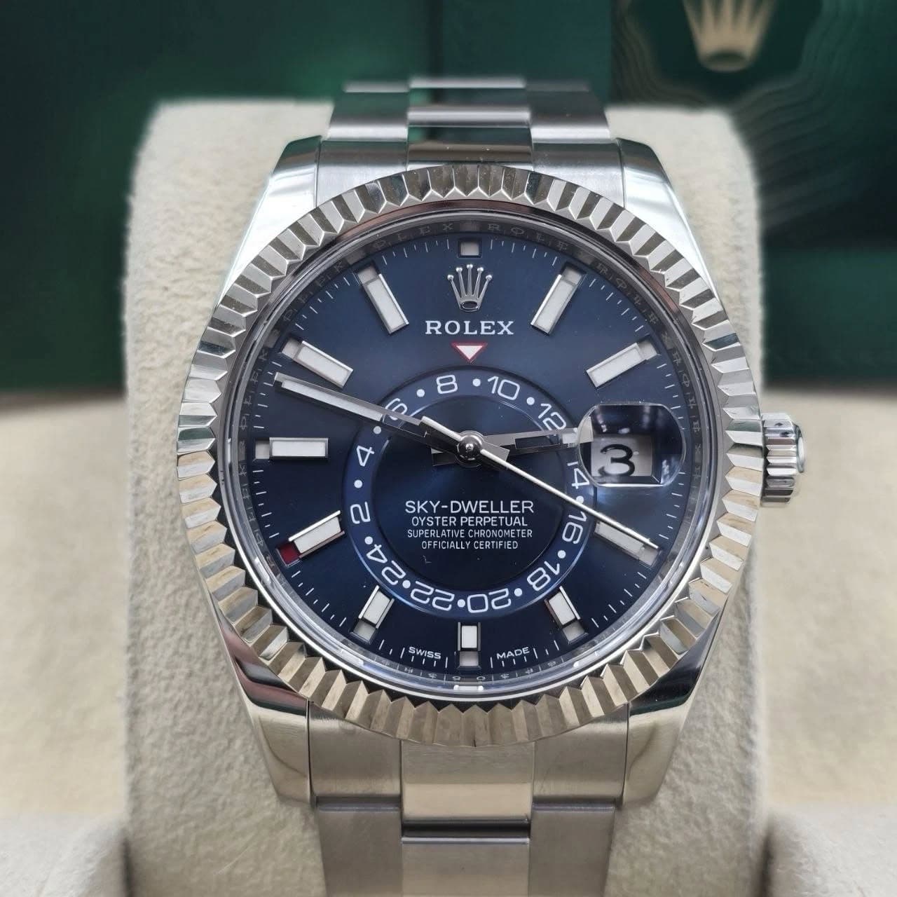 May be an image of wrist watch and text that says 'ROLEX n ៣ 76 ณ SKY- DWE -DWELLER LER TTER EULOMSTED HACNCMETE OYSTER YSTERPERPETOH YSTERPE YSTERPERP RPETUAL CAL STER LPERLANY…