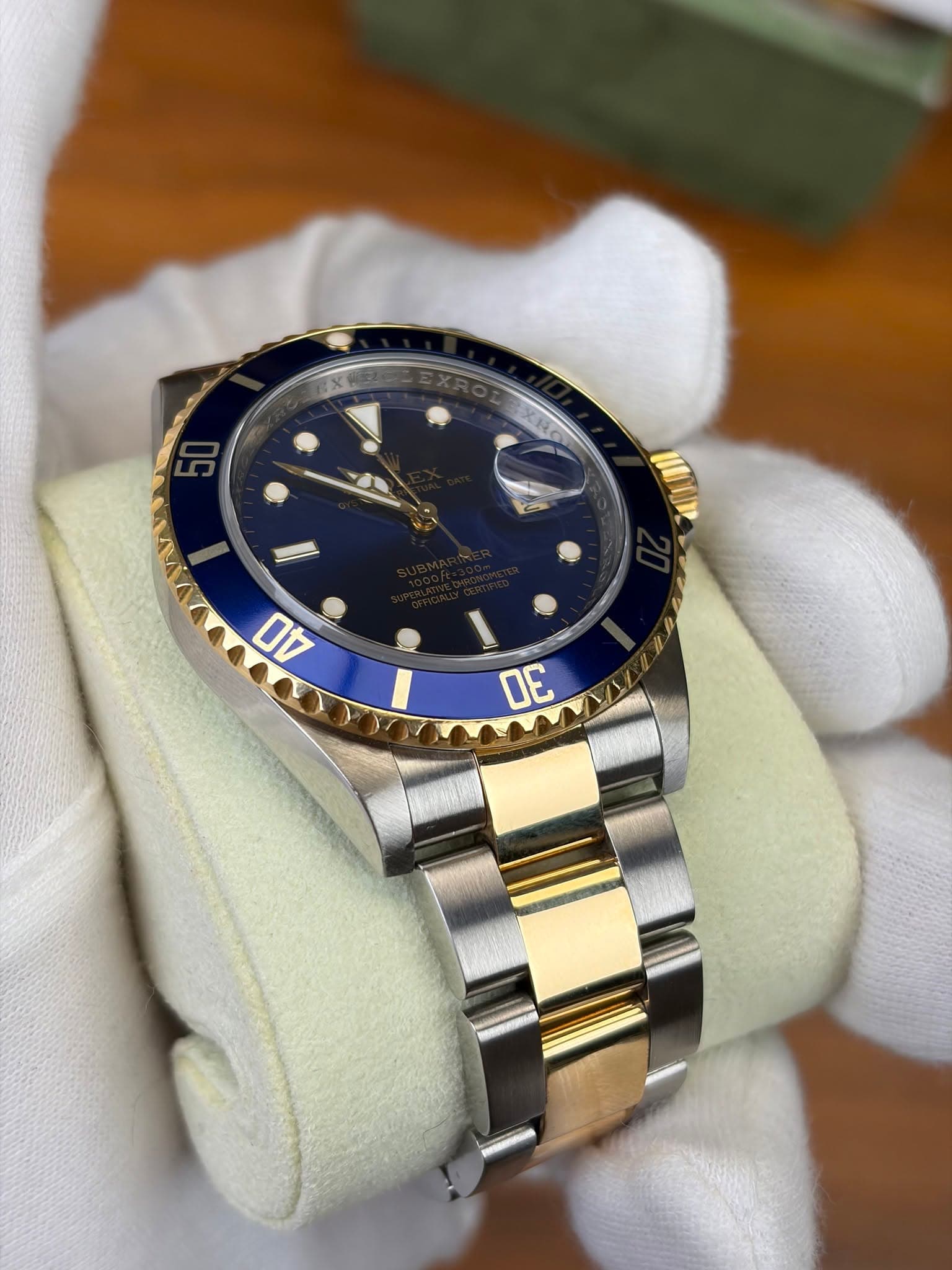 May be an image of wrist watch and text that says 'BX XR 3 40 30'