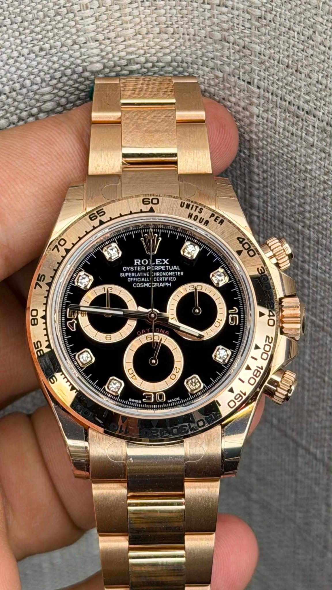 May be an image of wrist watch and text that says '60 65 成! UNITSP HOUR 70 75 N 12 ROLEX PERPETI ETUAL SUPER npepeA LIPERLATIVE OME FHRONOMETER TER COSMCG COSMCGRAPH GRAPH 400 3 3…