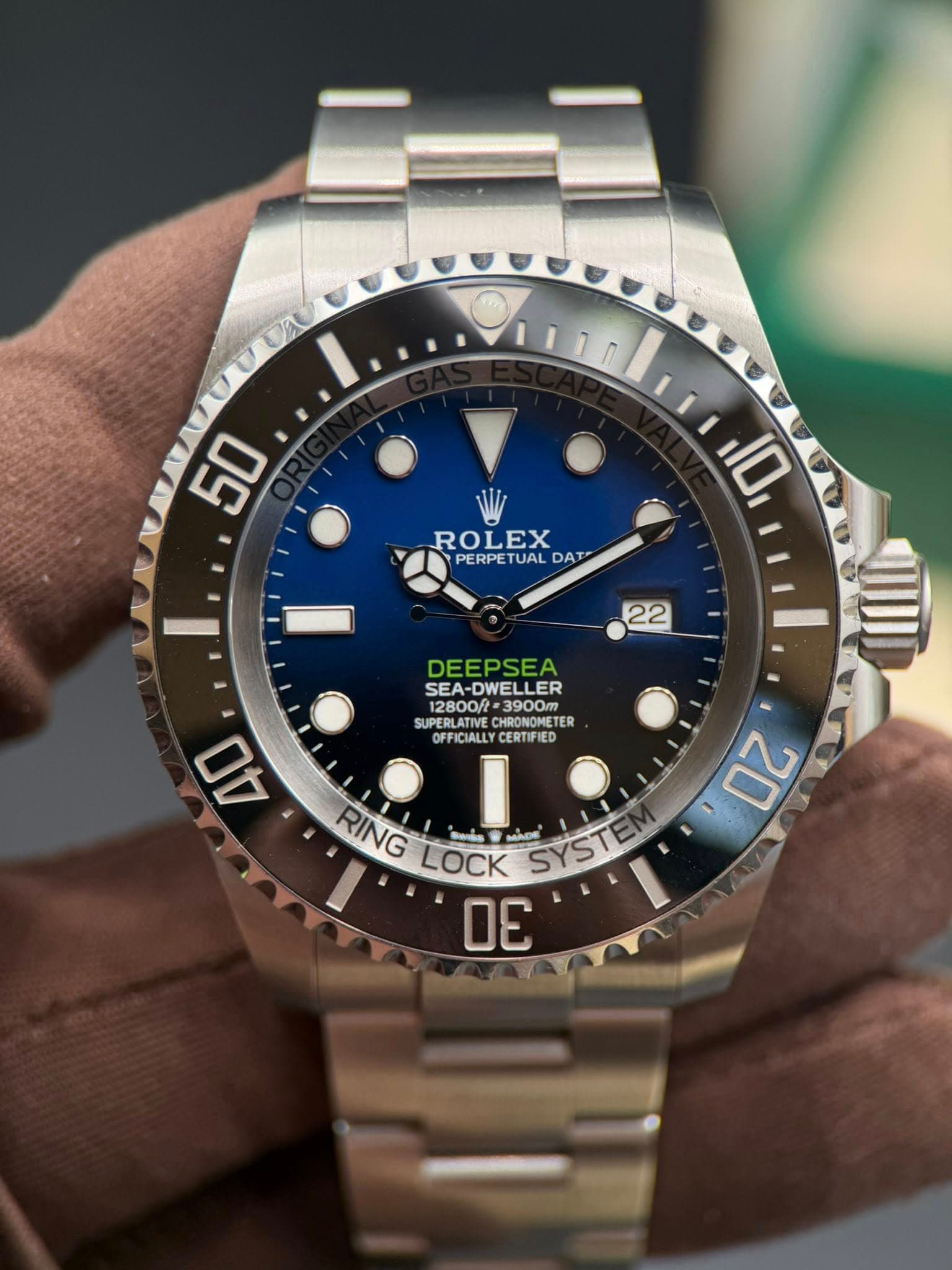 May be an image of wrist watch and text that says '50 ROLEX PERPETUAL TUAL DAT PERPE 10 22 DEEPSEA SEA SEA-DWELLER 12800ft= 3900m SUPERLATIVE 12800/-3900m CHRONGMET…