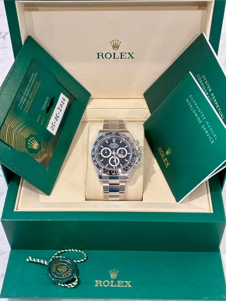 May be an image of wrist watch and text that says 'ROLEX 126500LN OSMOGR OYSTER OYSTER WORLDWIDE GUARANTEE PERPETUAL SERVICE GUARANTEEMANUAL MANUAL ANTTINER 0O 0EO ពហ ROLEX'