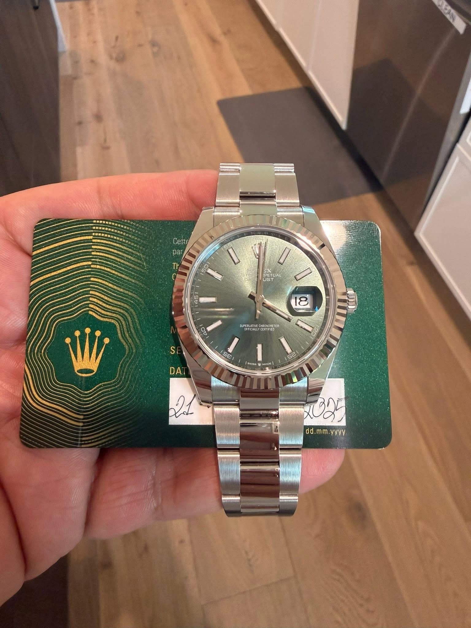 May be an image of wrist watch and text that says 'SEAN Ceat par I UST 18 n0 40 ARERAIM そま S S0 DA 1 2d U25 dd. mm d.mm.yyvy mm AAAA'