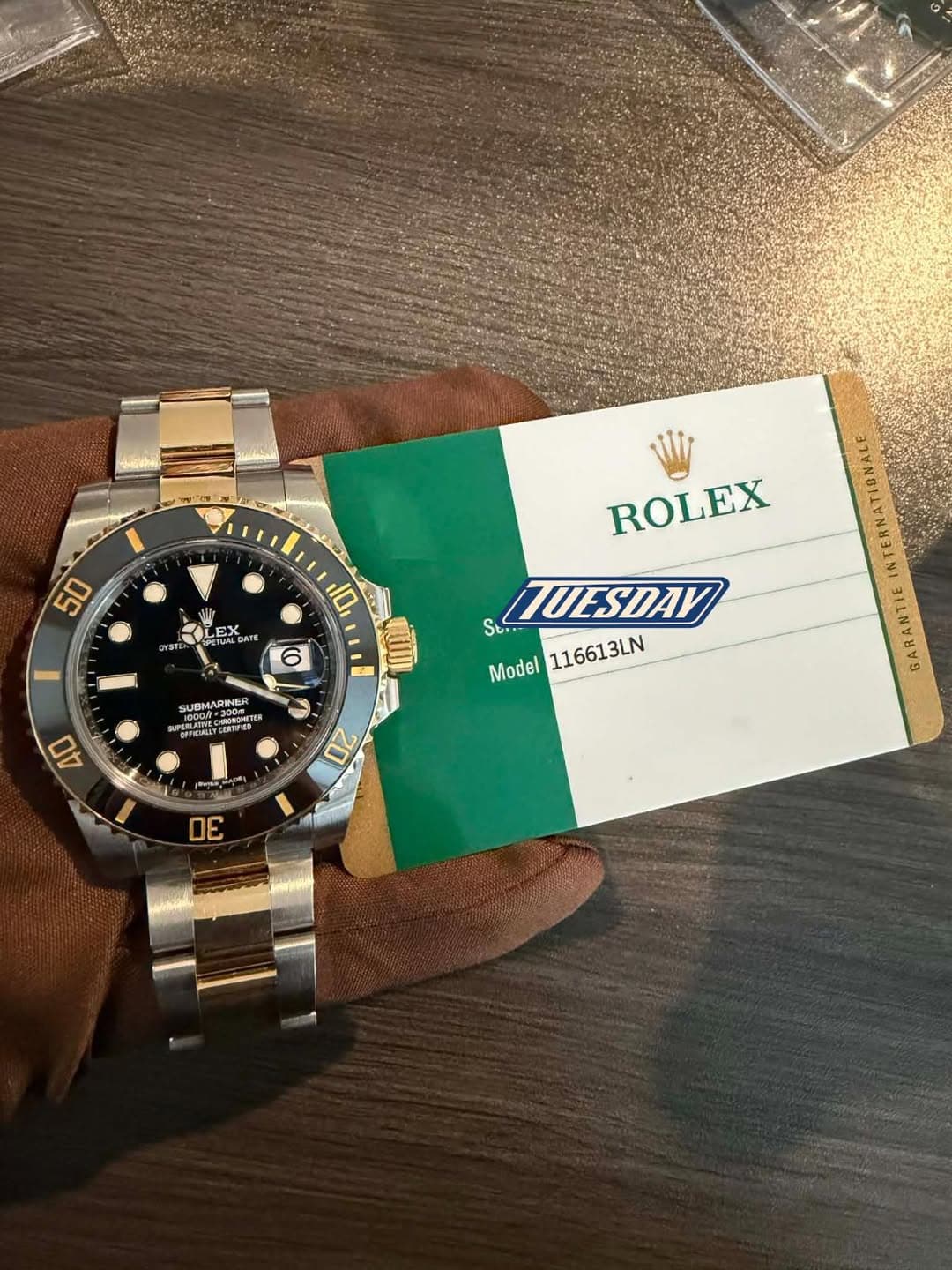 May be an image of wrist watch and text that says '50 LEX EDAT URLGAT EX X 10 I 6 ริ SUBMARINER ROLEX ROLEX TUESDAY St.. Model Model116613LN 116613LN 40 20 GARANTIE 30'