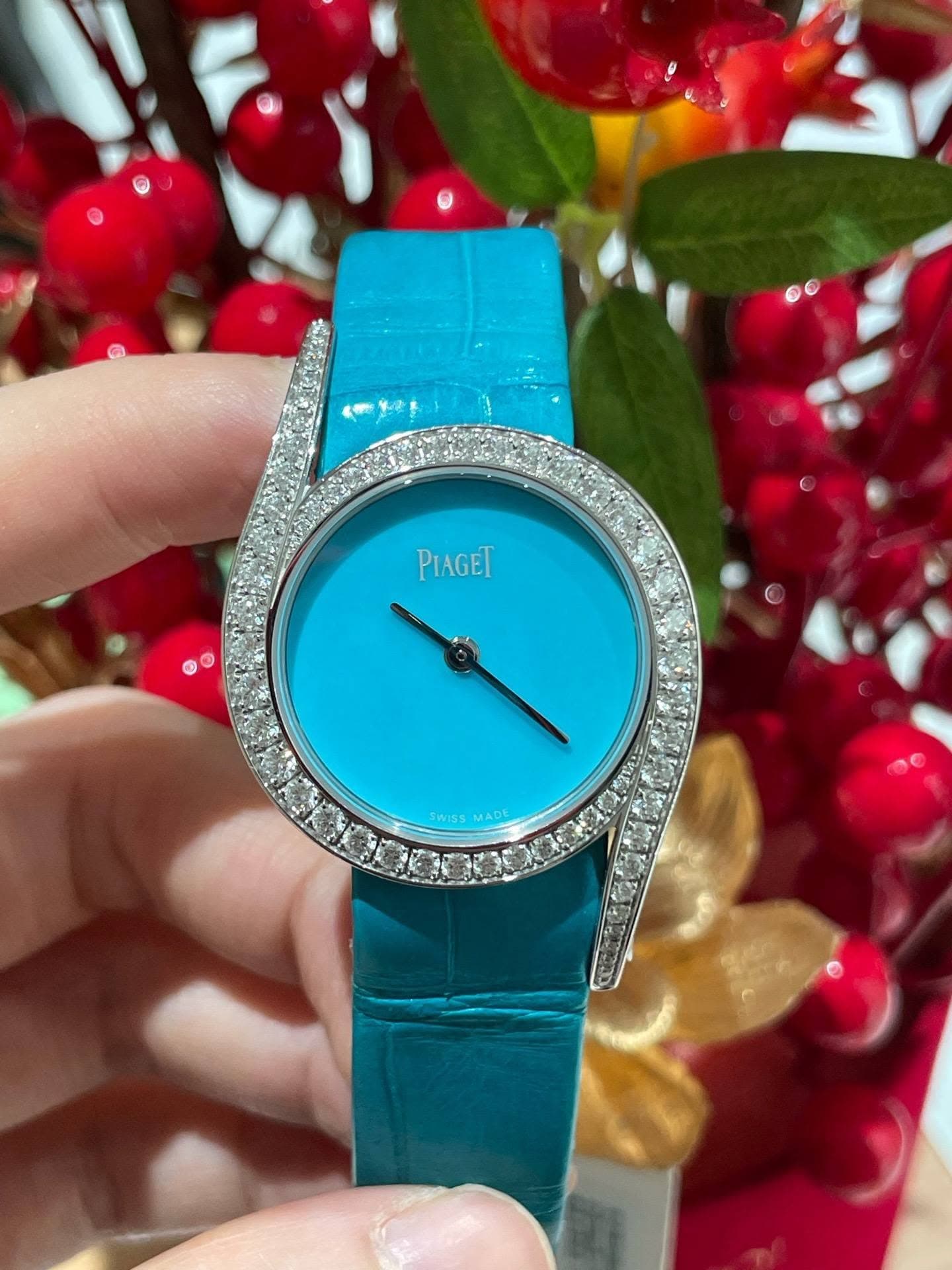 May be an image of jewelry, wrist watch and text that says 'PIAGET PIAGET'