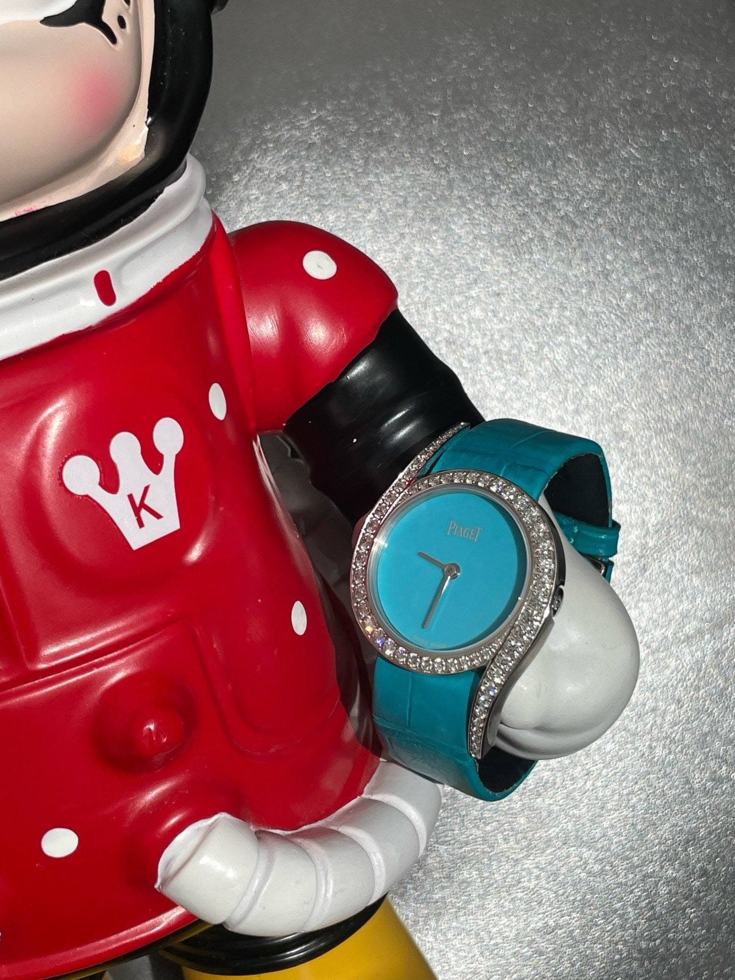 May be pop art of toy, digital watch and text that says 'K PRAGET'