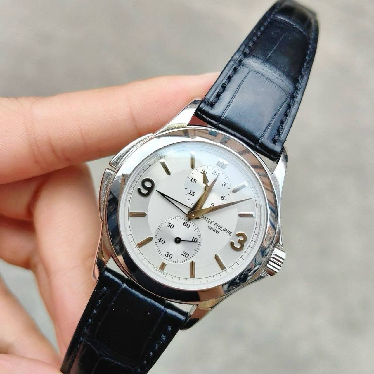 May be an image of wrist watch and text that says 'ដ د PATEK HILIPPE PH GENEVE LIPpF 3 10: UII 20 30 E'