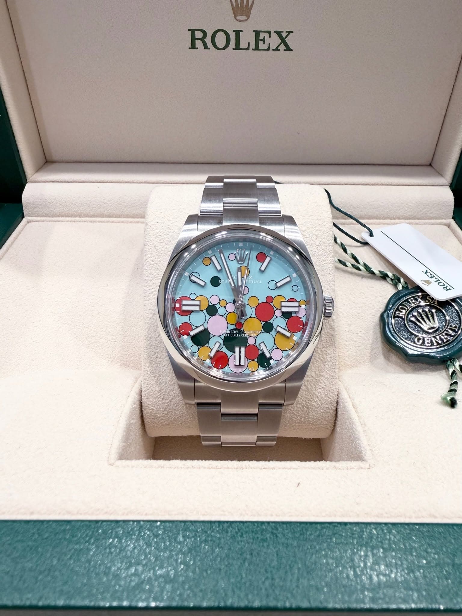 May be an image of wrist watch and text that says 'ROLEX ምት dill U4L O a T แจ స్న 11, GENK'