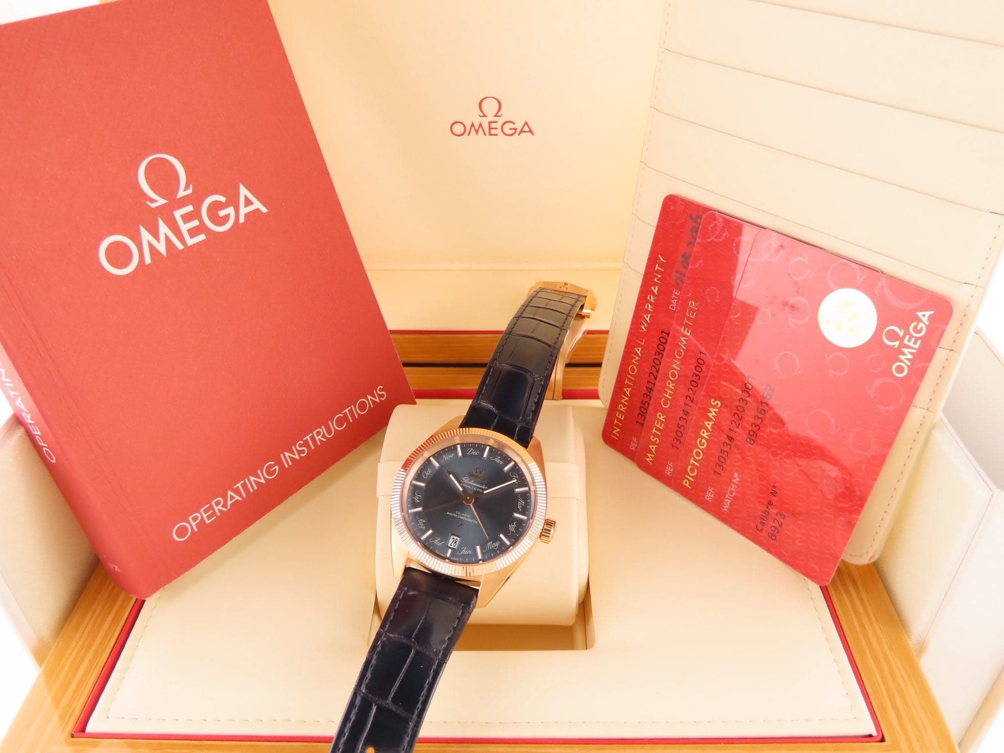 May be an image of wrist watch and text that says 'ဂ OMEGA OMEGA ח OMEGA ANSTRNCTONS INSTRUCTIONS OPERATNO OPERATING CHRONOME 20300 PICTOGRAMS WATOHN 超 運利'