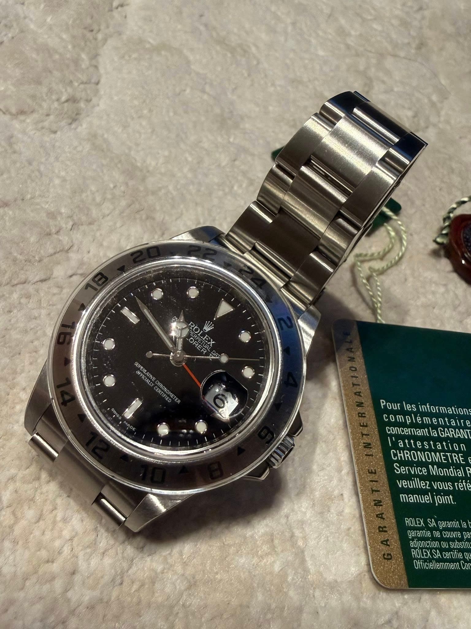 May be an image of wrist watch and text that says 'Pour Pourlesinformatione les informations complémentaire concernantlaGARANT aGARAN attestation CHRONOMETRE Service ServiceMondial…