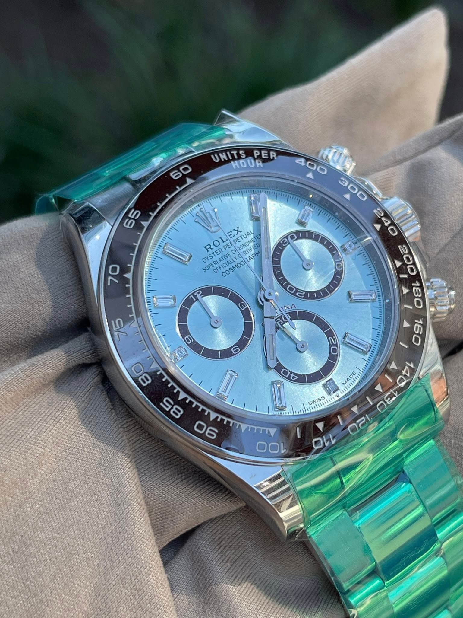 May be an image of wrist watch and text that says 'UNITS UNITSPER PER HOUR 60 65 3 II UISTERPI ROLEX PESPETON PETUAL H CHRONOME CTILEo SUPERLATICO COSMOGİZA LAP FFICIALLIA.A 70 P ဗ…