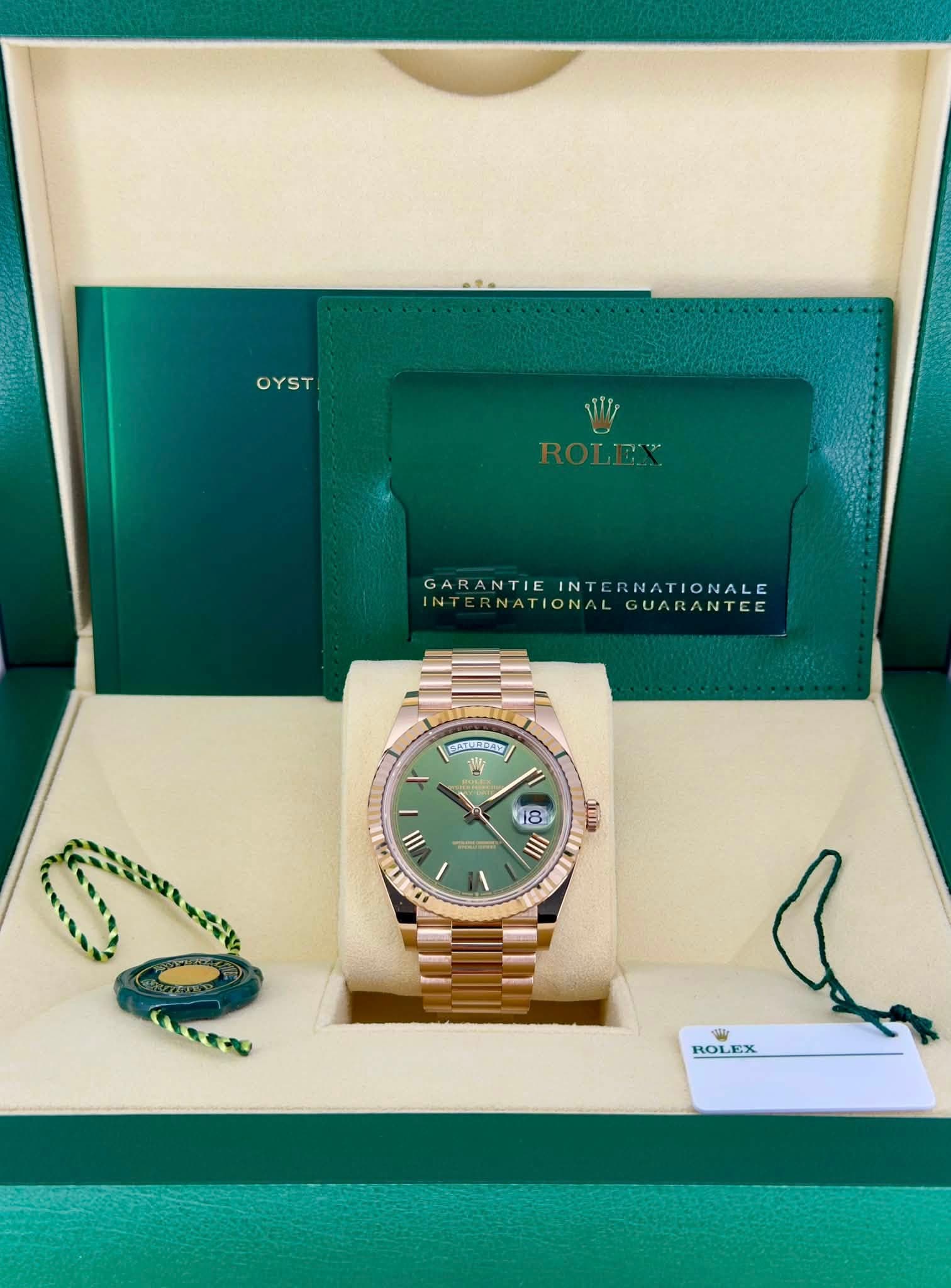 May be an image of wrist watch and text that says 'OYST ROLEX GARANTIEINTERNATIONALE GA GARANTIE INTERNATIONALE INT NATIONAL INTERNATIONALGUARANTEE NAT ONAL GUARANTEE REFEHRAD III…