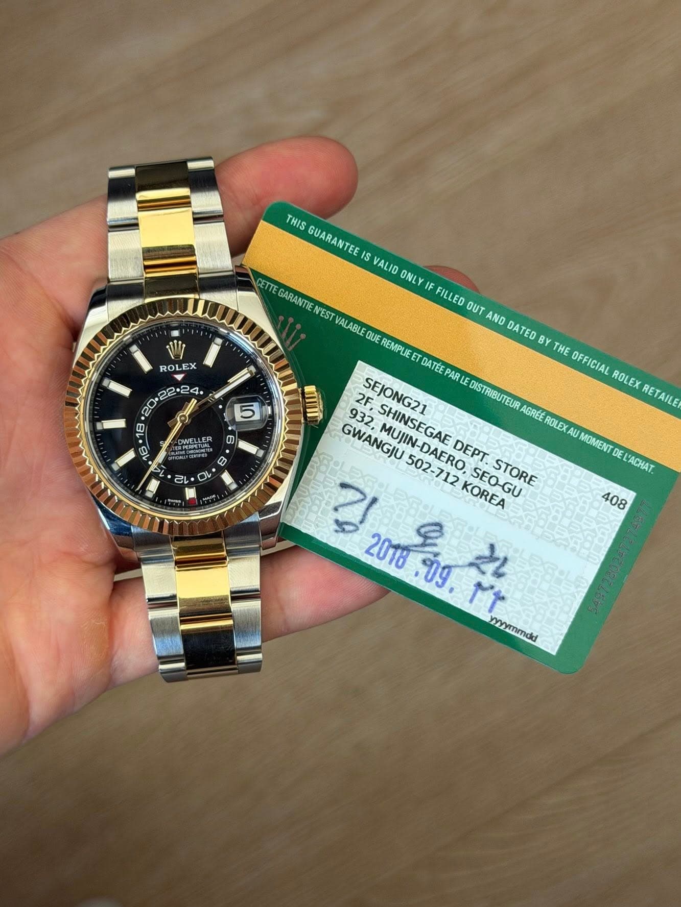 May be an image of ticket stub, wrist watch and text that says 'W ROLEX THIS GUARANTEE IS VALID ONLY I IF FILLED OUT AND DATED B BY THE OFFICIAL ROLEX RETAILE 2.24. 20 日い 6 5 の…