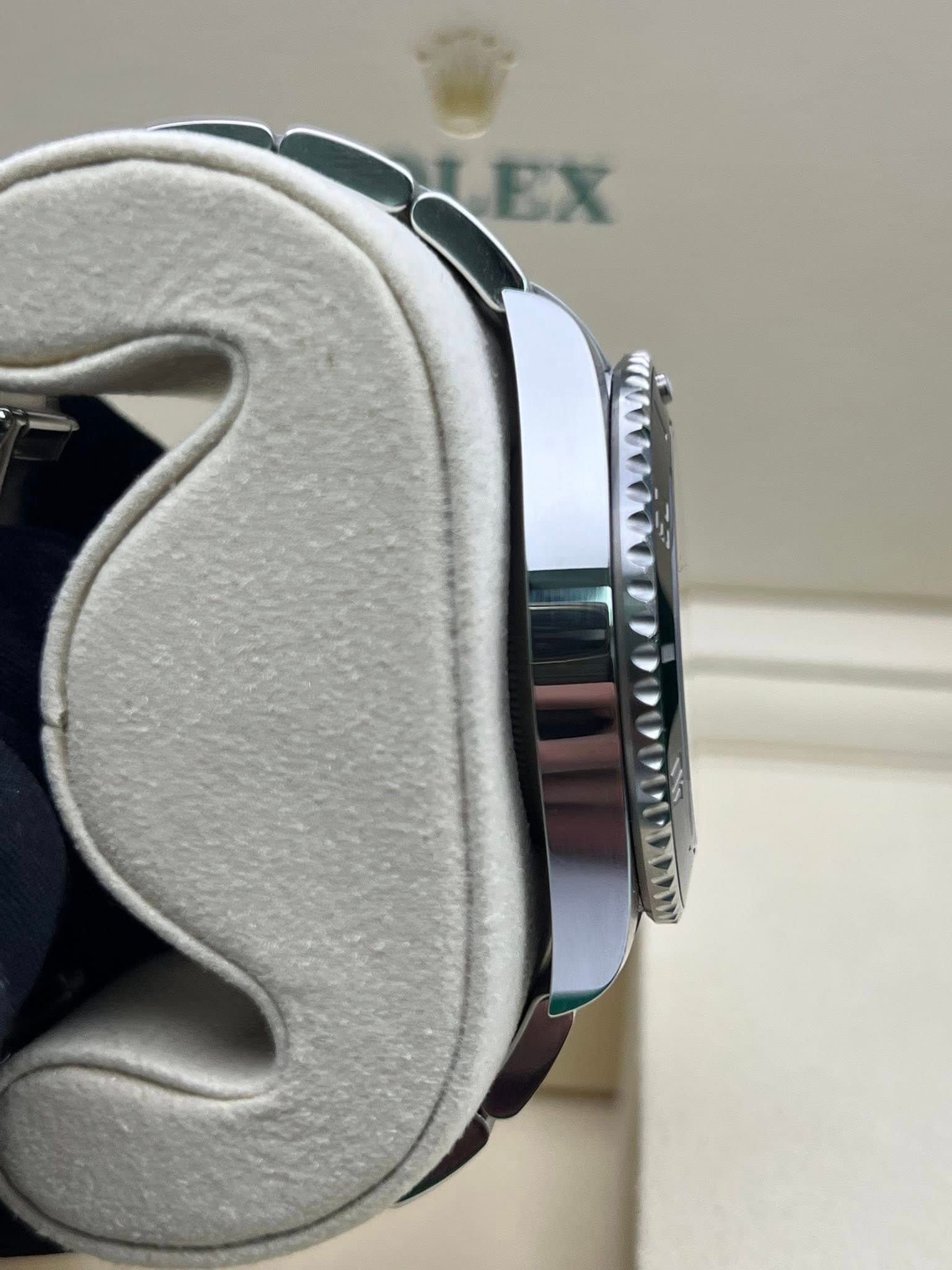 May be an image of wrist watch and text that says 'EX'