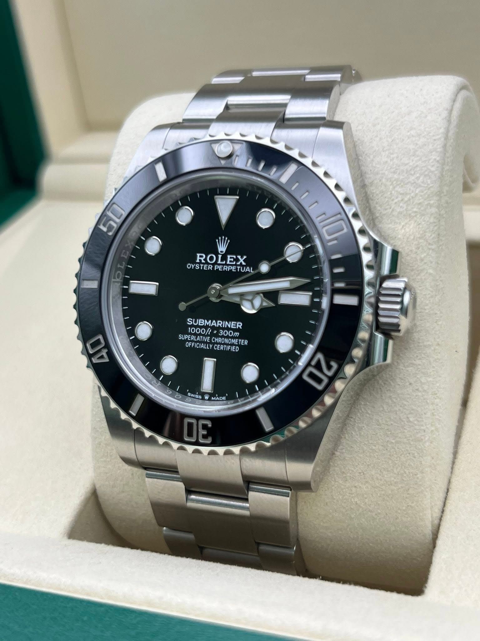 May be an image of wrist watch and text that says '50 ROLEX ΟΥ TEE OYSTER OYSTERPI PERPET FRPE TUAL 1r00 10 UTTO 40 1000f 1000/t=300m 300m SUBMARINER SUPERLATIVE 0001 อลนจ…