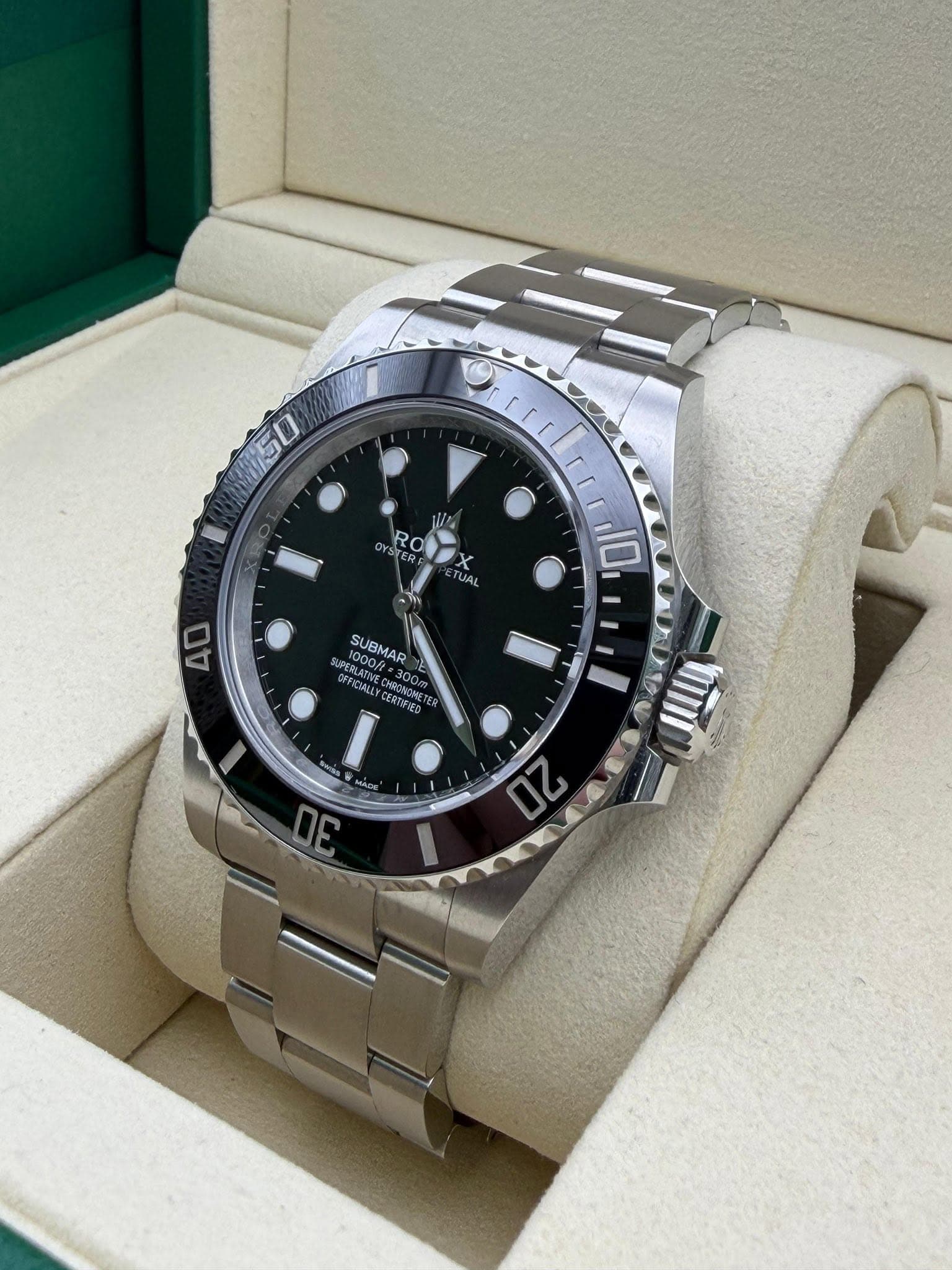May be an image of wrist watch and text that says 'K50 M50 YSTER RO UAL 10 40 C 1000ft 00/t=3 SUBMAR UPERLATIM CERTIFIED CEST RONGRETES cUm លល 30 WIIII = 20'