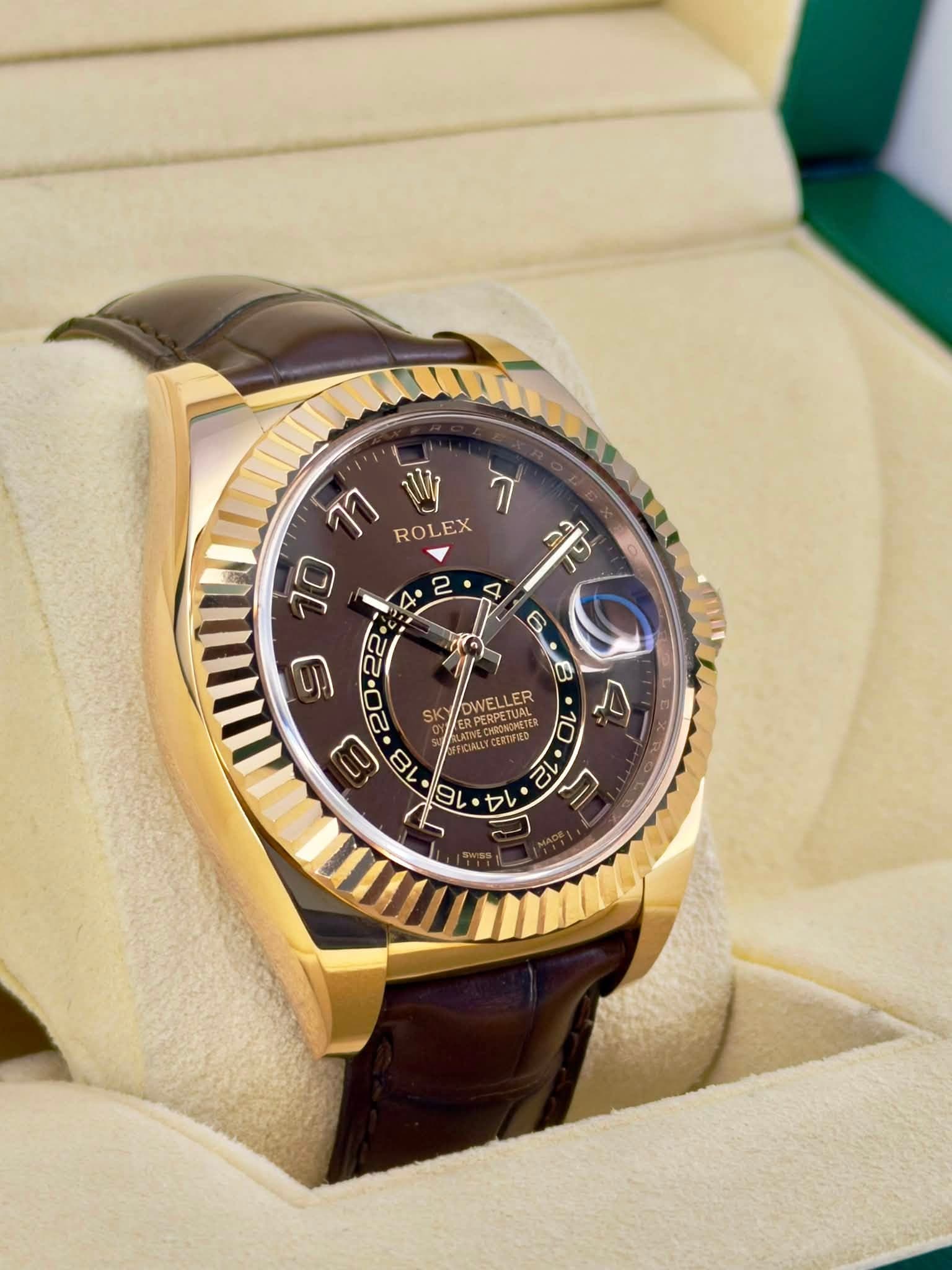 May be an image of wrist watch and text that says '11 ROL ማ ROLEX EX ۶ B WELLER SK CERPETURL ٤ CWA SAI CERTFRD OMEE DEED C ل'