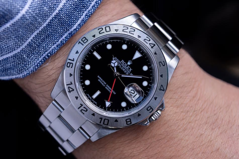 May be an image of wrist watch and text that says '18 20 20= TOERDE ROLEX ROL RORPETU O ROL 2 OFFICIALLY SUPERLATIVE CERTIF ャ ปร лo 21 4 21 ወ 10事 ン'