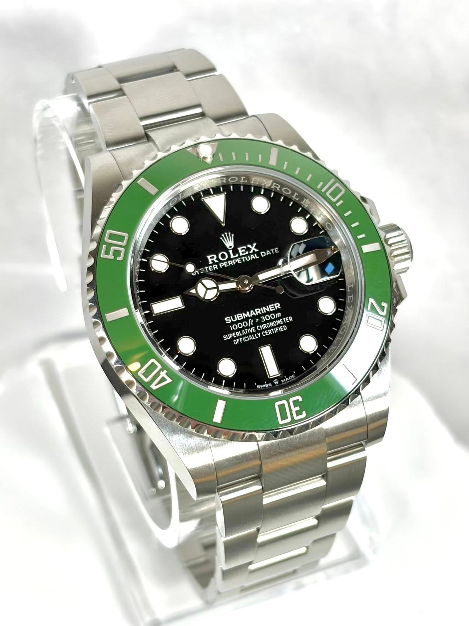 May be an image of wrist watch and text that says 'OL ኔ 110 9 50 ROLEX DATE TE TER PERPETUP TUAL ဘ SUBMARINER ER SUPERLATIVE CHRONCMET 1000ft *300m o6иT 1000/ SUPERLATIVE SUPERL…