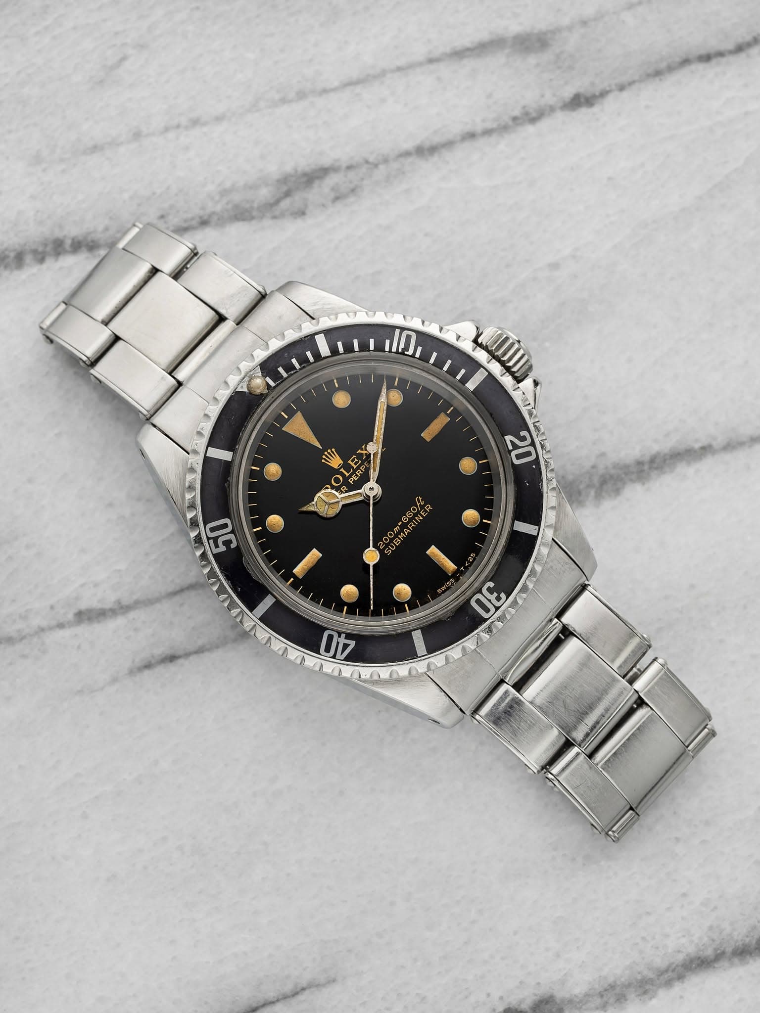 May be an image of wrist watch and text that says 'ပ 20 50 GUAMARINER GUS NER R 7 30 S 40'