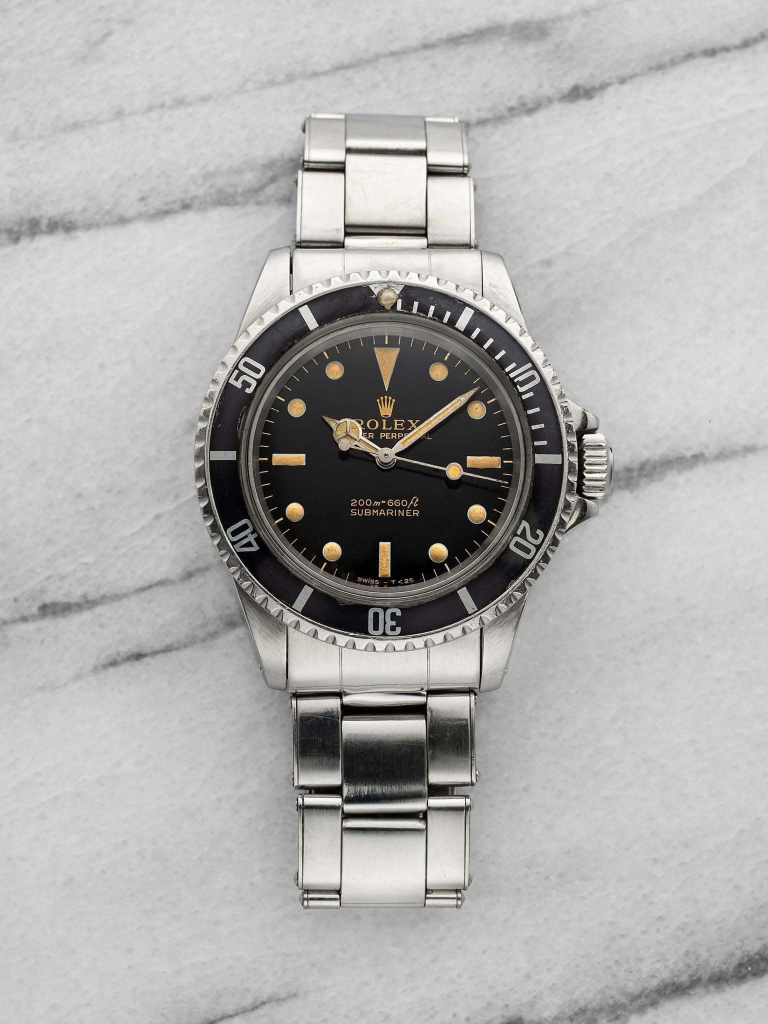 May be an image of wrist watch and text that says '50 r O T EX PERP RP 200m-860/ SUEMARINER SUENARIN ER 2 20 30 RINONN'