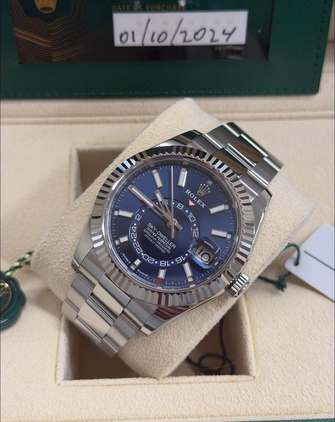 May be an image of wrist watch and text that says '01/10/2024 RO S 8 ROLEX EX 2 ن 10 24 OYSTE SKY DWE -DWEI -DWELLER ETUTR 12 22 0i 18 0 16 MACB လန አ'