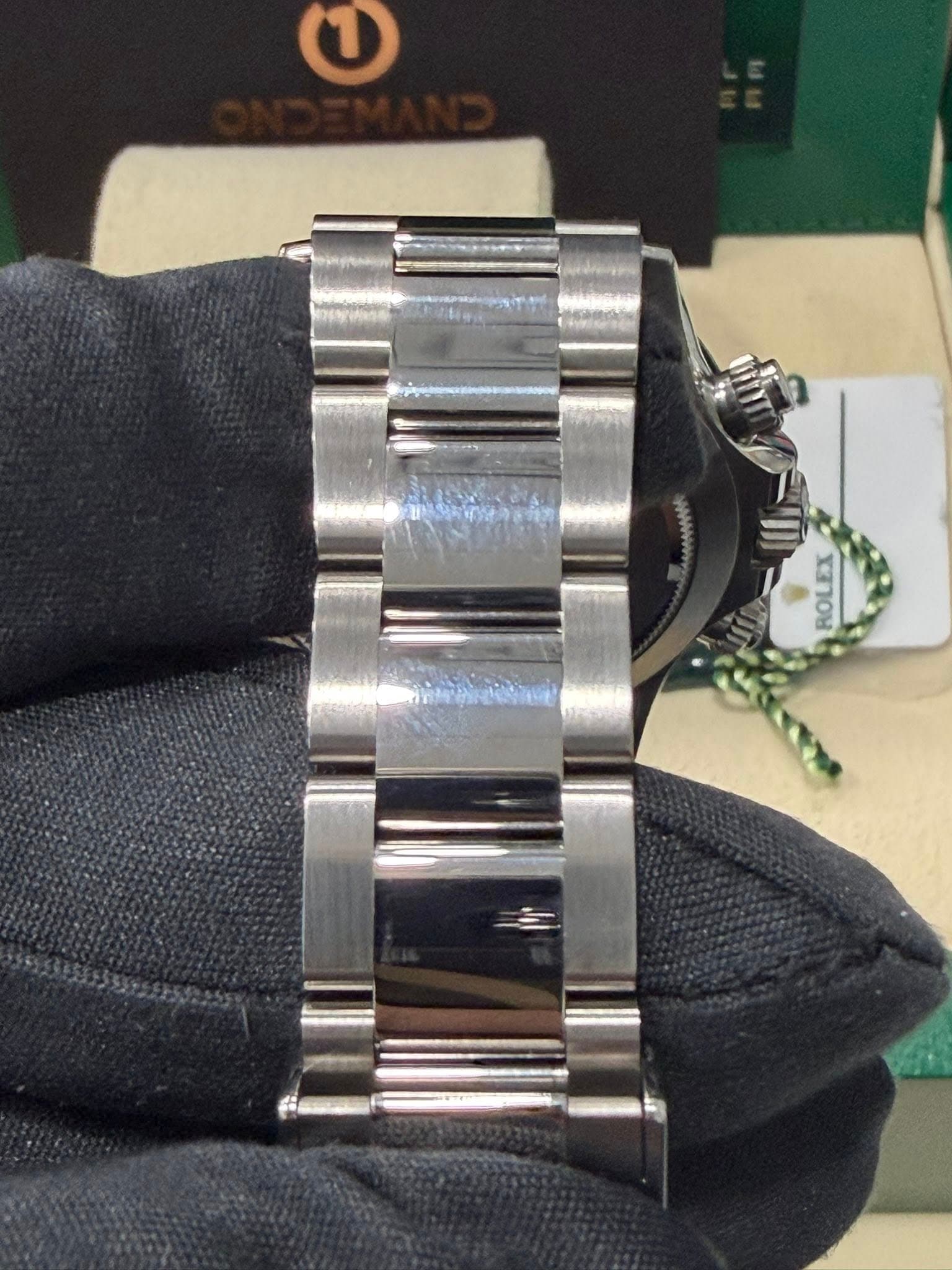 May be an image of wrist watch and text that says 'O ROLEX'