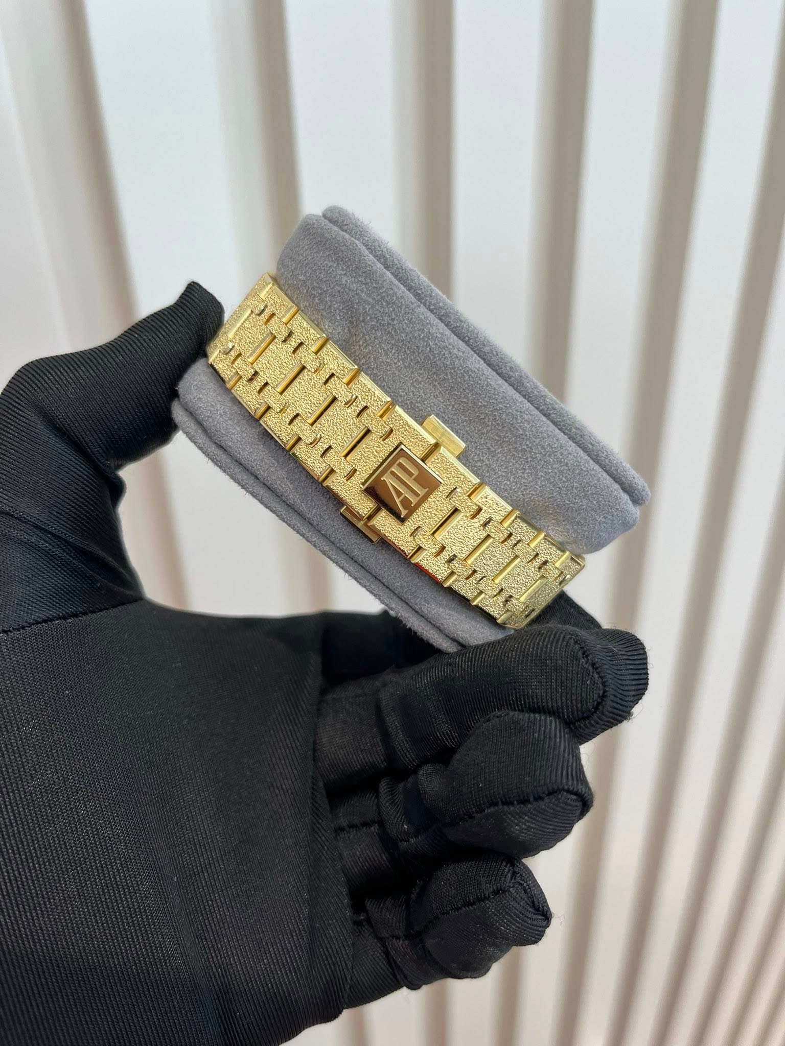 May be an image of jewelry