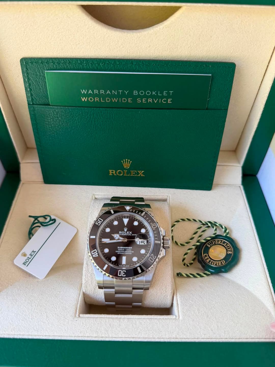May be an image of wrist watch and text that says 'WARRANT WARRANTYBOOKLET BOOKLET WORLDWID WORLDWIDESERVICE DWIDE SERVICE WORL 50 ার L科 10 W RO ROL RLX ROLEX EX 15 BUSMARIVER…