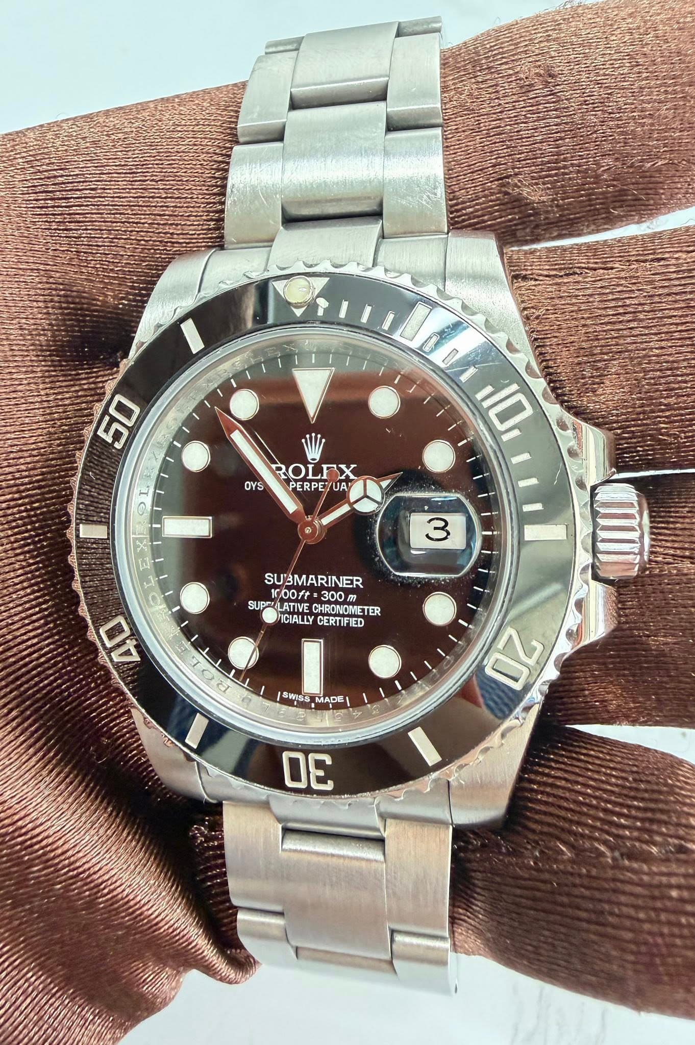 May be an image of wrist watch and text that says '50 I 0 10 L. 0 ROLFX OYS PERPETUA UAY A E 3 SU'3MARINER 100ft SUPPILATIVE SUPP LATIVE CHRONOME SUPHILATIVE.CHRONOMETER OMET TER…