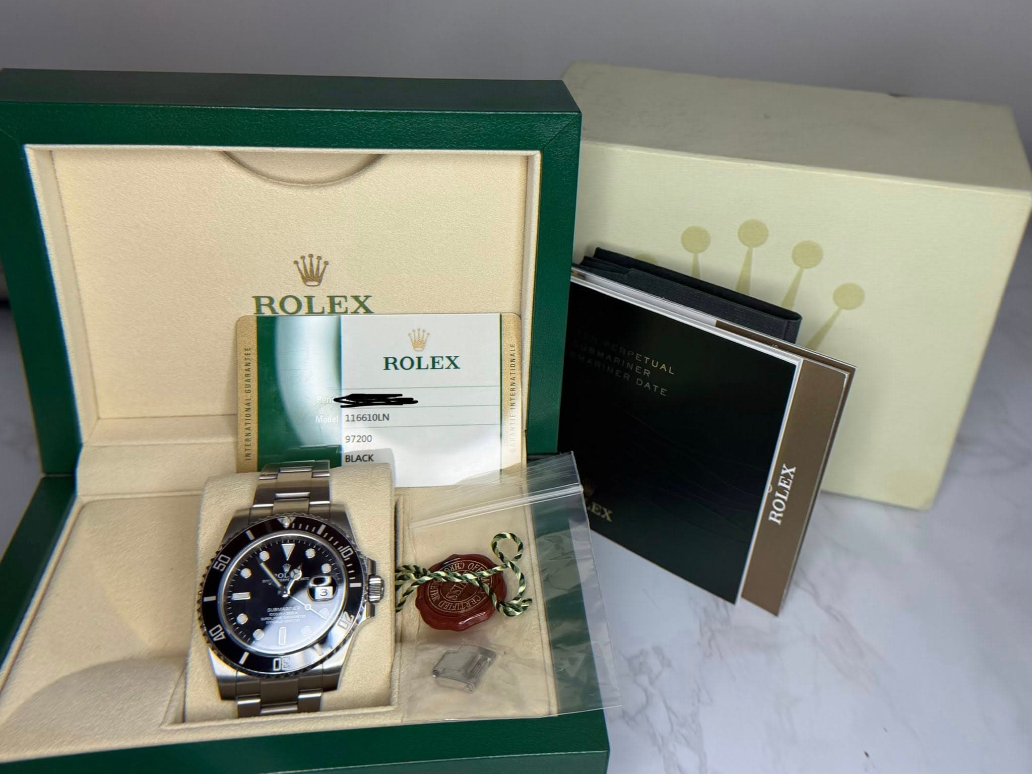May be an image of wrist watch and text that says 'ROLEX ROLEX 116610LN 97200 BLACK ያ 홍음 3 ROLEX'