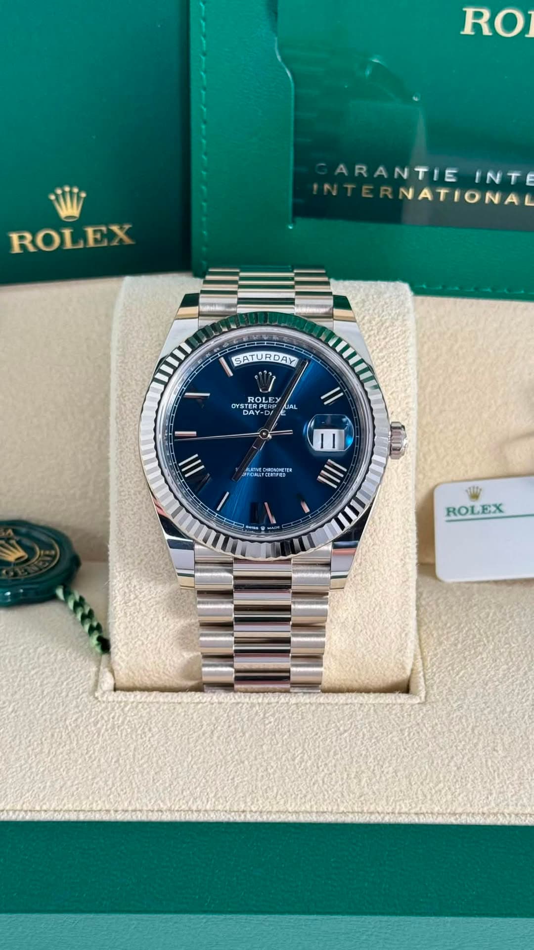 May be an image of wrist watch and text that says 'ROI ROLEX ARANTIE ARANTIEINT INT NATIONAL SATURDAY DAY STERPER ROLEY OYST STERPE LE ច LAL AY- AY- Y-D 1 ١ - III 3HomaT MemTe…