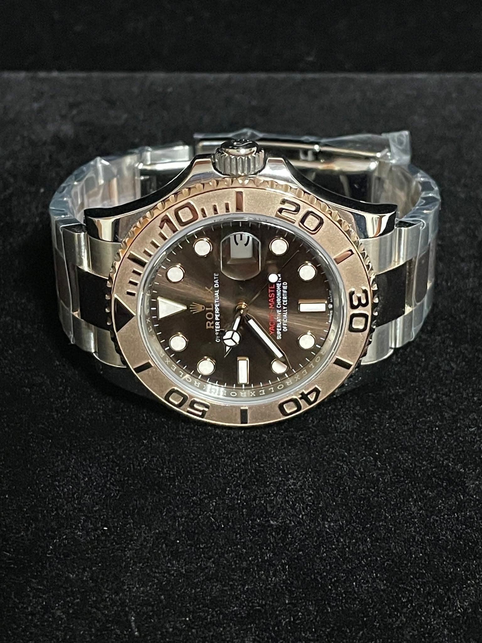 May be an image of wrist watch and text that says 'い 20 E DATE シ ROLIA *TERPERPETUAL CT CERTIFIED FICIALLYCERTIFI OFFICIALLY I કુમે W 3 30 d 4'