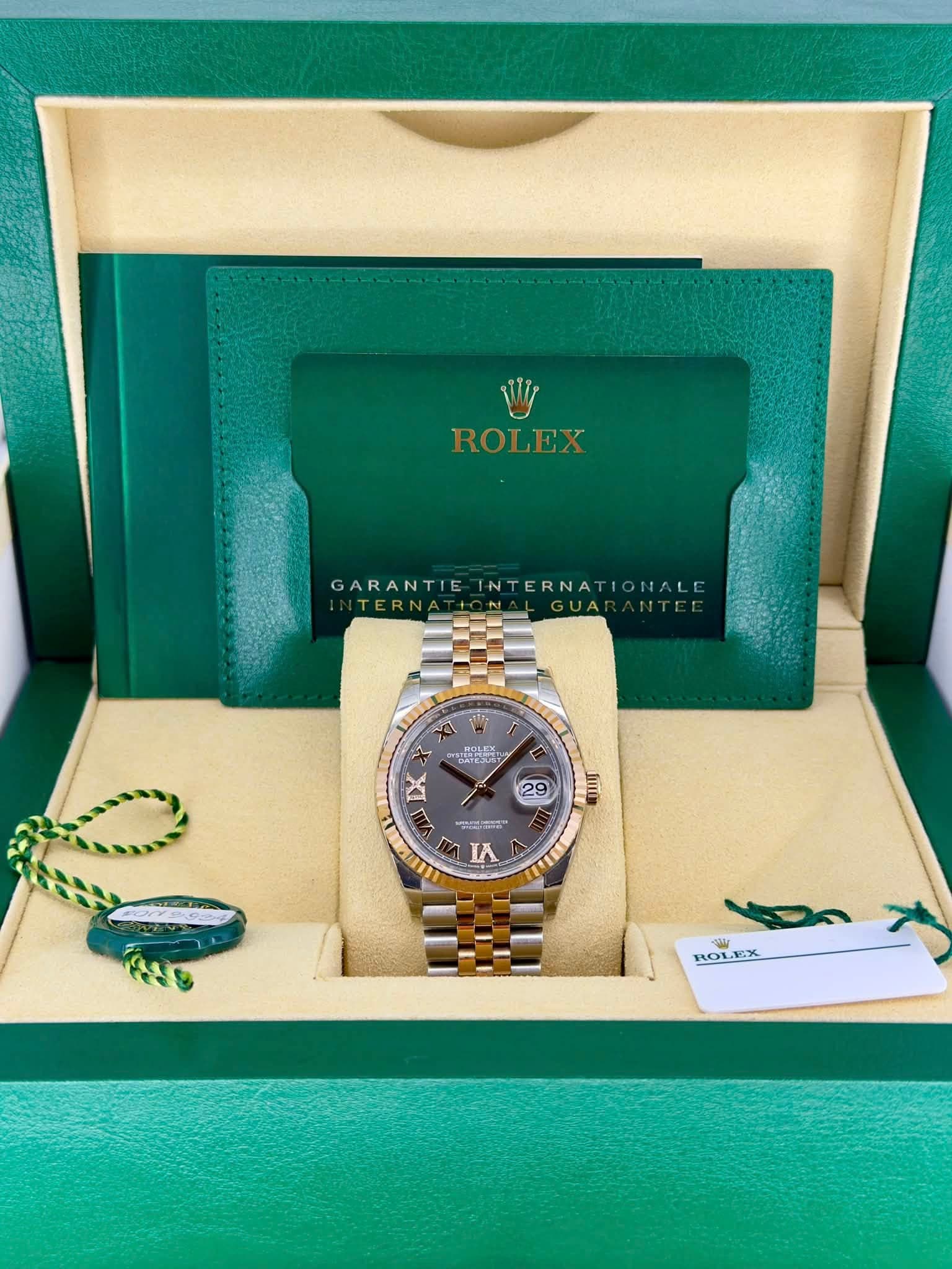 May be an image of wrist watch and text that says 'Wi ROLEX EATOLE ヤ GARANTIE GARANTIEINTERNATIONALE INTERNATIONALE N TERNA IONALE TERNA GUAI NTE HHAT IX 29 መ 보고 M" JLA ROLEX'