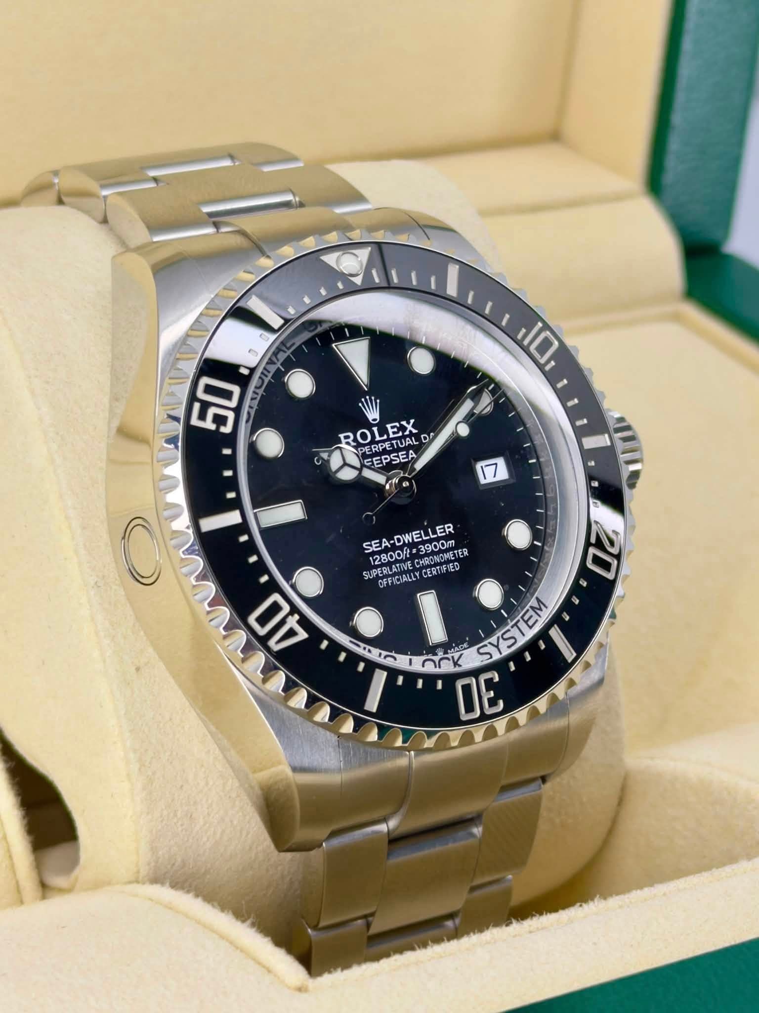 May be an image of wrist watch and text that says '0 0 D 0 D 50 10 ROLEX UALD DA PERPETUAL EEPSEA 1 17 ၁ SEA-DWELLER VECHRUNONET たTE TER 12800/ 3900m CDERLATIE PERLANE OGECILAY…