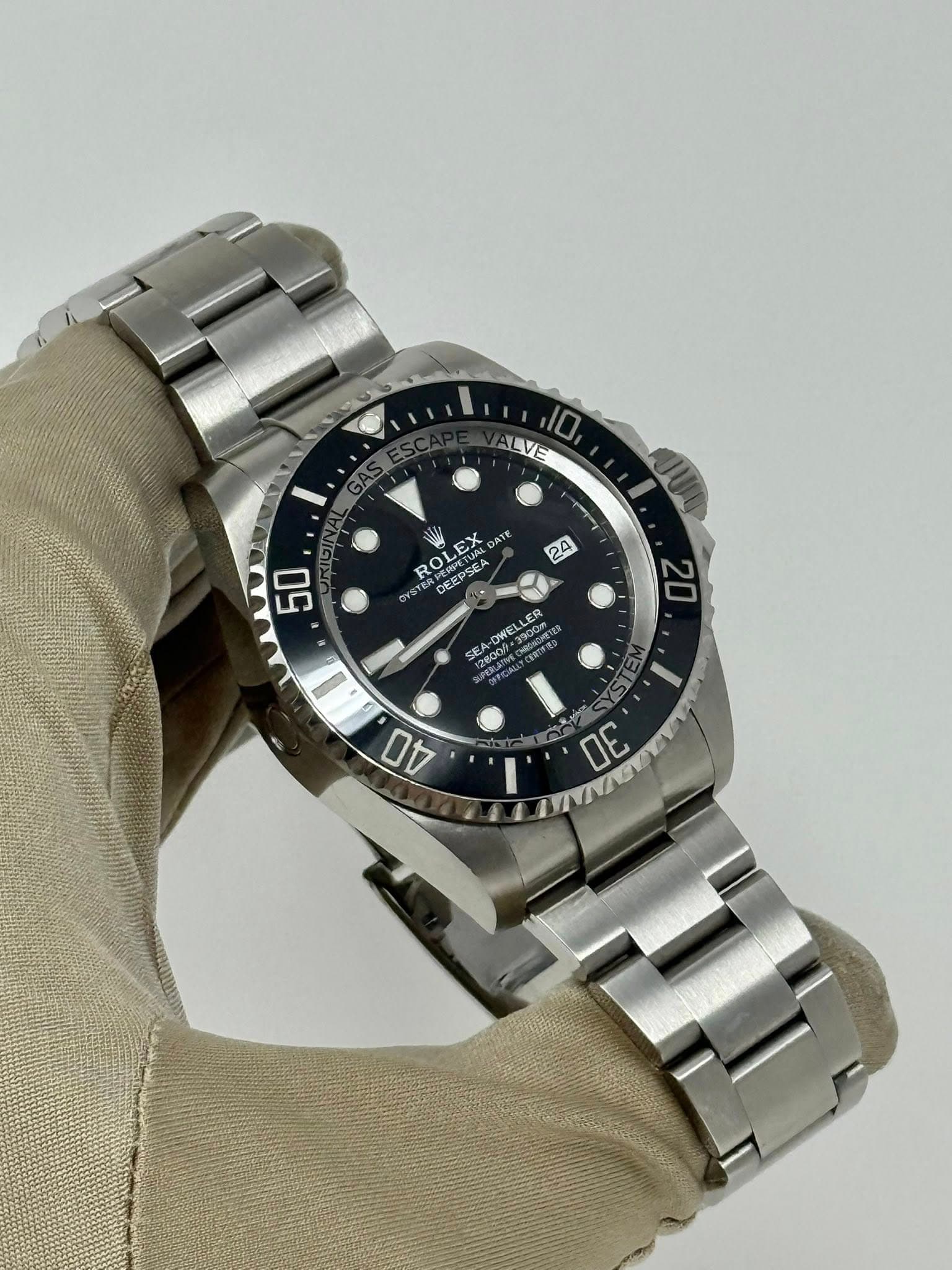 May be an image of wrist watch and text that says 'LLVE 10 GA 24 ROL ROLEX DEEPSEA EEPSEA EX ATE 肉护 AOCEA LER SEA PEOn AOWELLE POWE 3500m OKoHrT ta 12600 ΑάT 20 50 I 40 ノ U Su VRL'