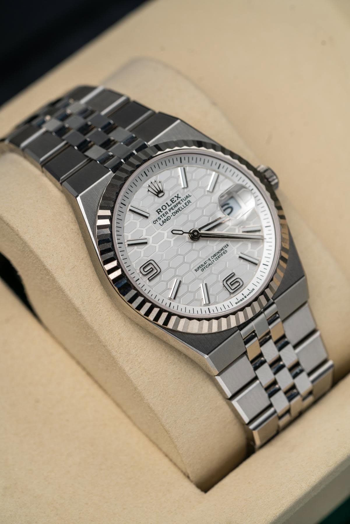 May be an image of wrist watch and text that says 'W || ROLEX DWELLER ROLEETUAL PETUAL AL LEX RO PERPETUA OWELLER OYSTER OYSTER LAND 5 መ ம SUPERLATT OFFICIALL II 5 SOMA'