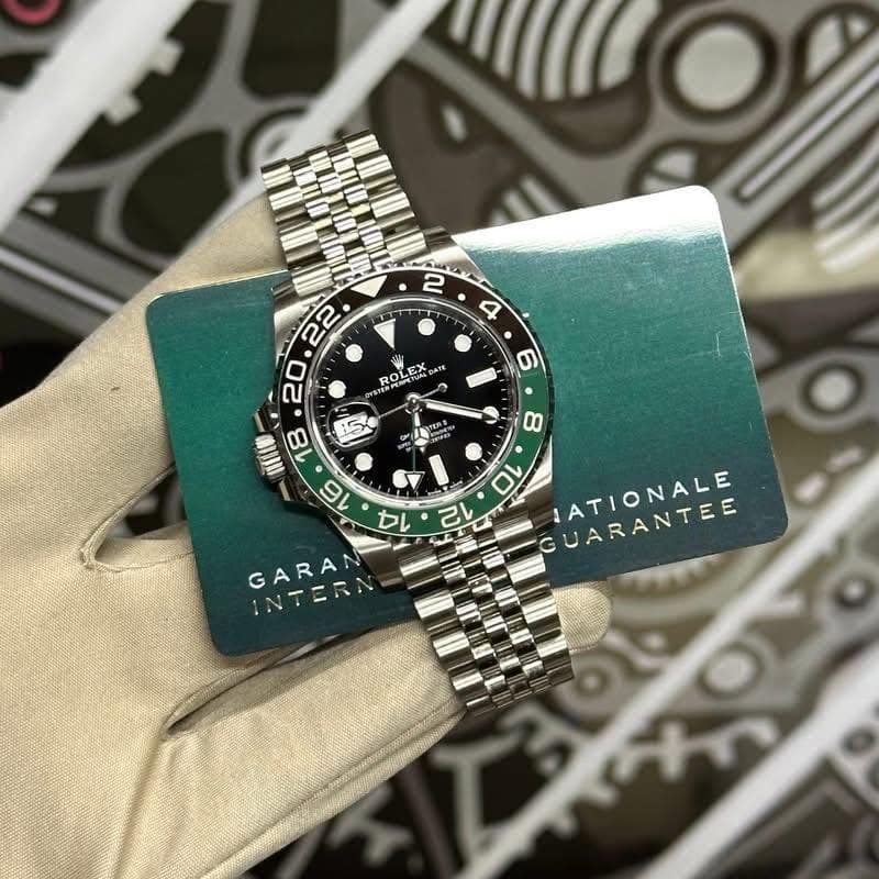 May be an image of wrist watch and text that says '2 4 BOLE PERETU ROLEX মर 6 22 20 AE 18 16 매르,, 8 4 GARAN NTERA A GARA 10 IATIONALE 12 GUARANTEE'