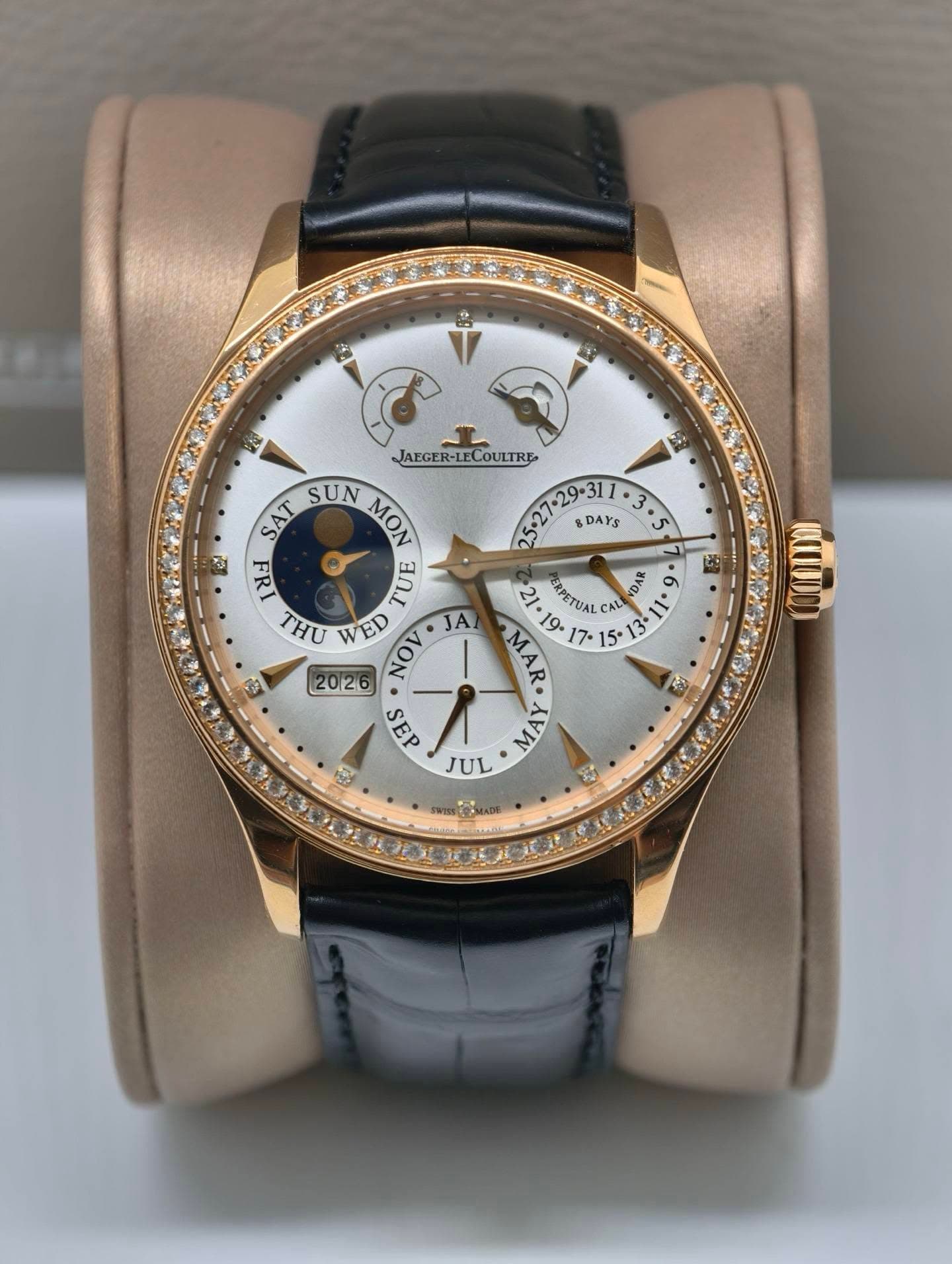 May be an image of wrist watch and text that says '武 N 公 JAEGER-LECOULTRE OULTRE SUN MON SAT DAYS 5 e FE S 3n. 21 DA 4VO A THU 순이 ល WED O 당 20126 NOV JA MAR 19- TUA CAL 5- 2 e 1…