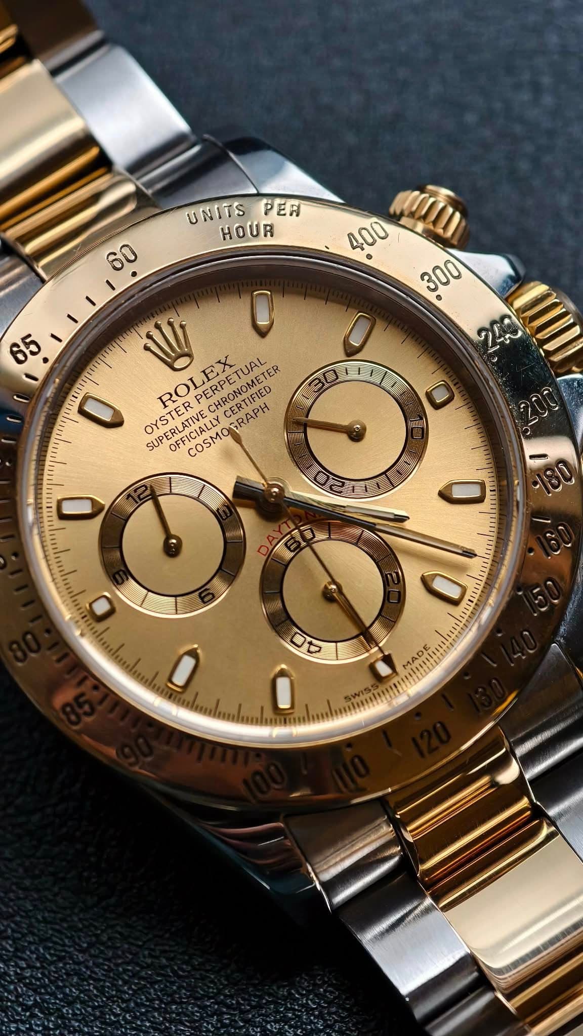 May be an image of wrist watch and text that says 'UNITS UNITSPE PER HOUR สน้น 300 240 W 0 0 OYSTER ROLEX ERPETUAL PERPETUAL CHRONOMETER OYSTER CERTIFIED CHROITICIED GRAPH SUP…