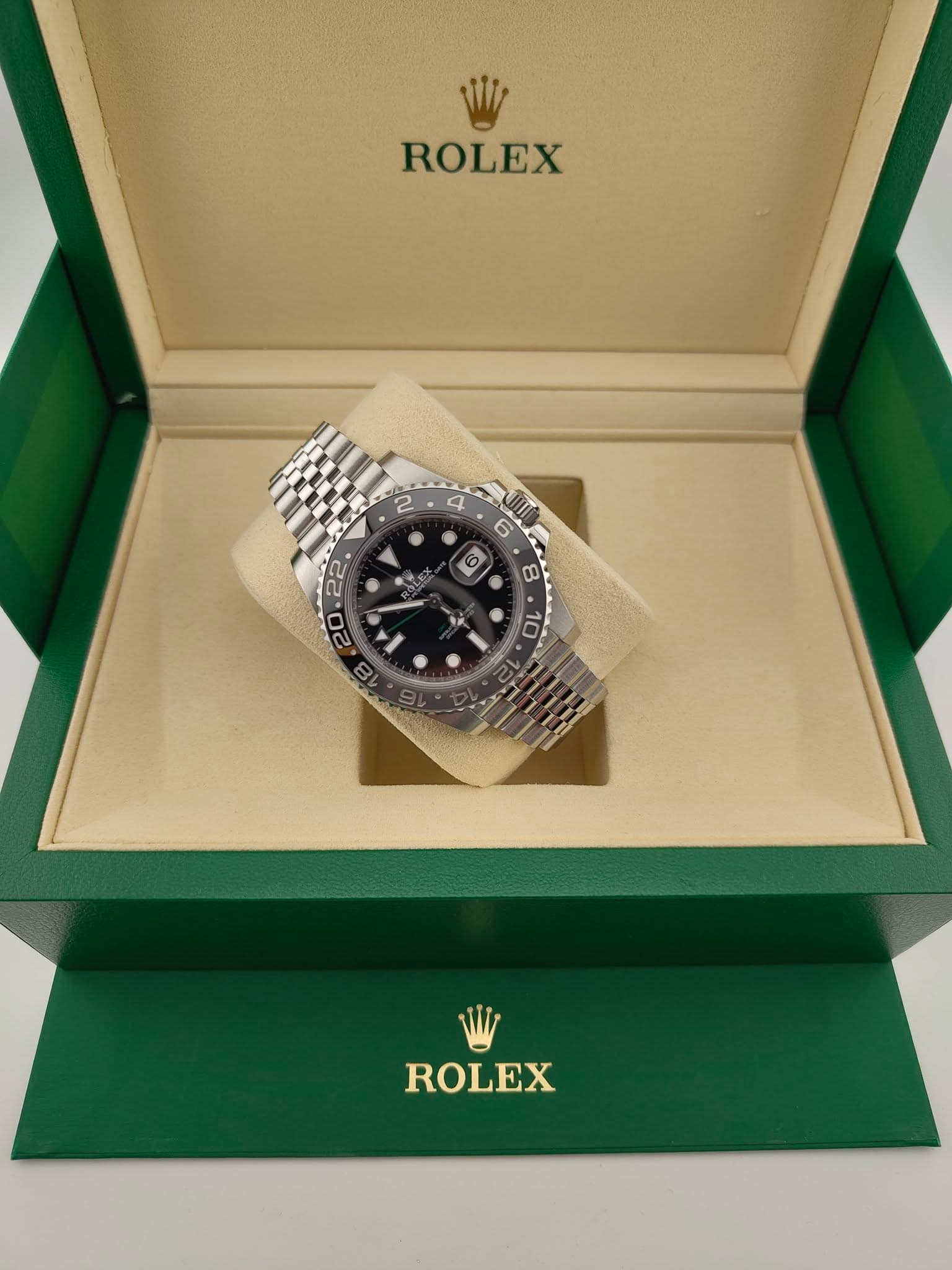 May be an image of wrist watch and text that says 'ROLEX 4 6 60 ざ べて D 消 8 22 20 1B 10 1L 10 O ROLEX'