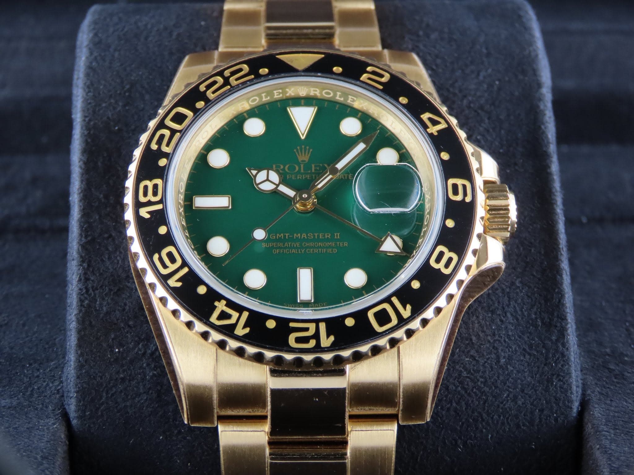 May be an image of wrist watch and text that says '22 2 OLEXUROLE OL ROL RO .20 18 XRO '