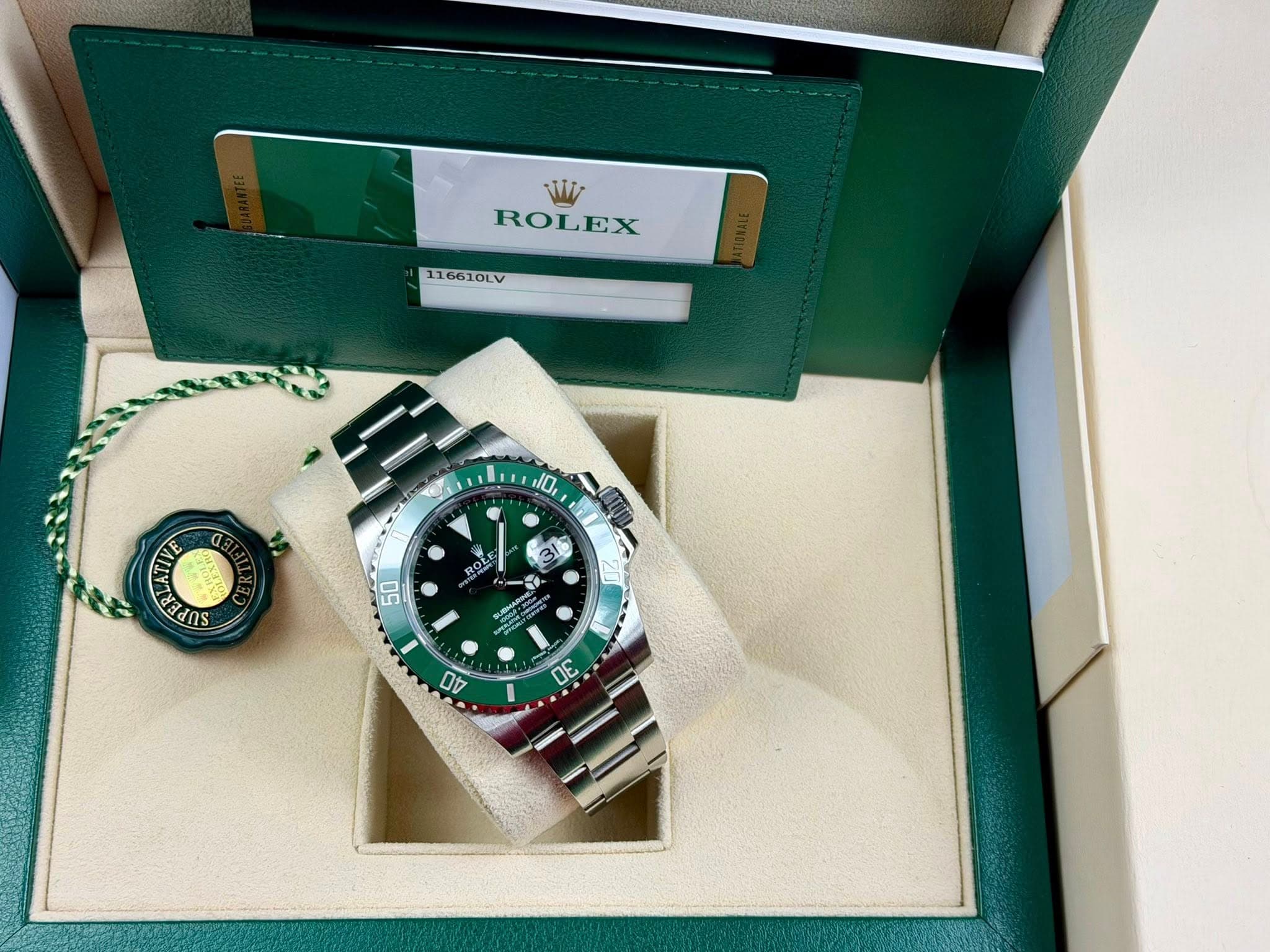 May be an image of wrist watch and text that says 'Wv ROLEX 116610LV 1u JO, 渭 3 SAUs 50 AO NE'