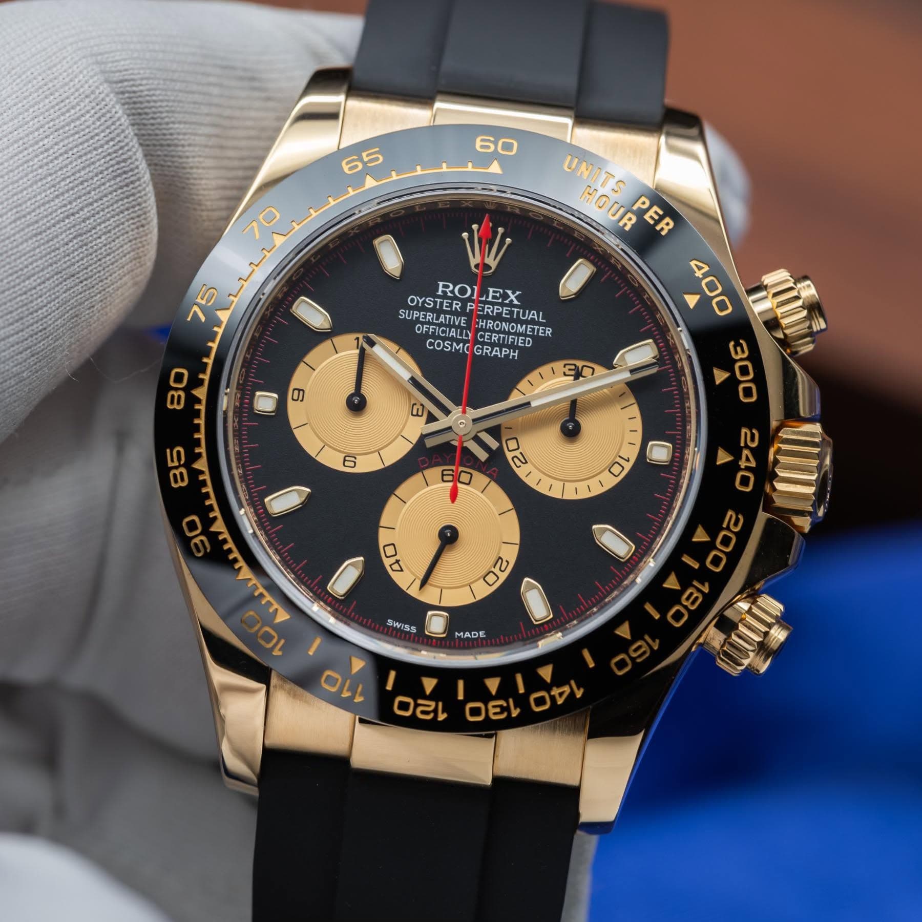 May be an image of wrist watch and text that says 'اصد 70 75 OYSTE ROLEX EX ERPET CHRONONET ERPEIAL TUAL JUPERLATI EVIALSS HRONOMETE ETER COSMO COSMOGRAPH CERTIFIED CERTIFIED…