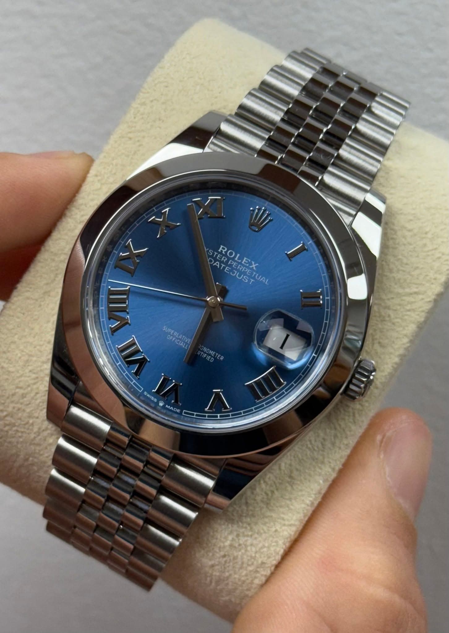 May be an image of wrist watch and text that says 'PATEERPETUA ATEJUST TERPERPE ROLEX ROLEX E PERPETUA UAL II II SUPERLATIVE SUPE OFFICIALE HOMETER SWISS W Il mc蔚 ACC'