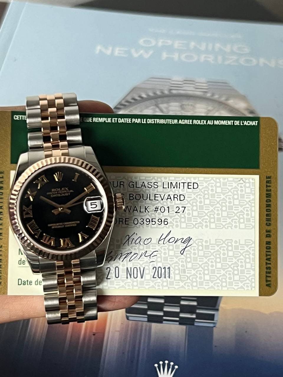 May be an image of wrist watch and text that says 'NEW EWPENING HORIZON OPENING CETTE UE REMPLIE ET DATEE PAR LE DISTRIBUTEUR ERPEACEREIRRETET AGREE ROLEX AU MOMENT DE L'ACHAT 5 I…