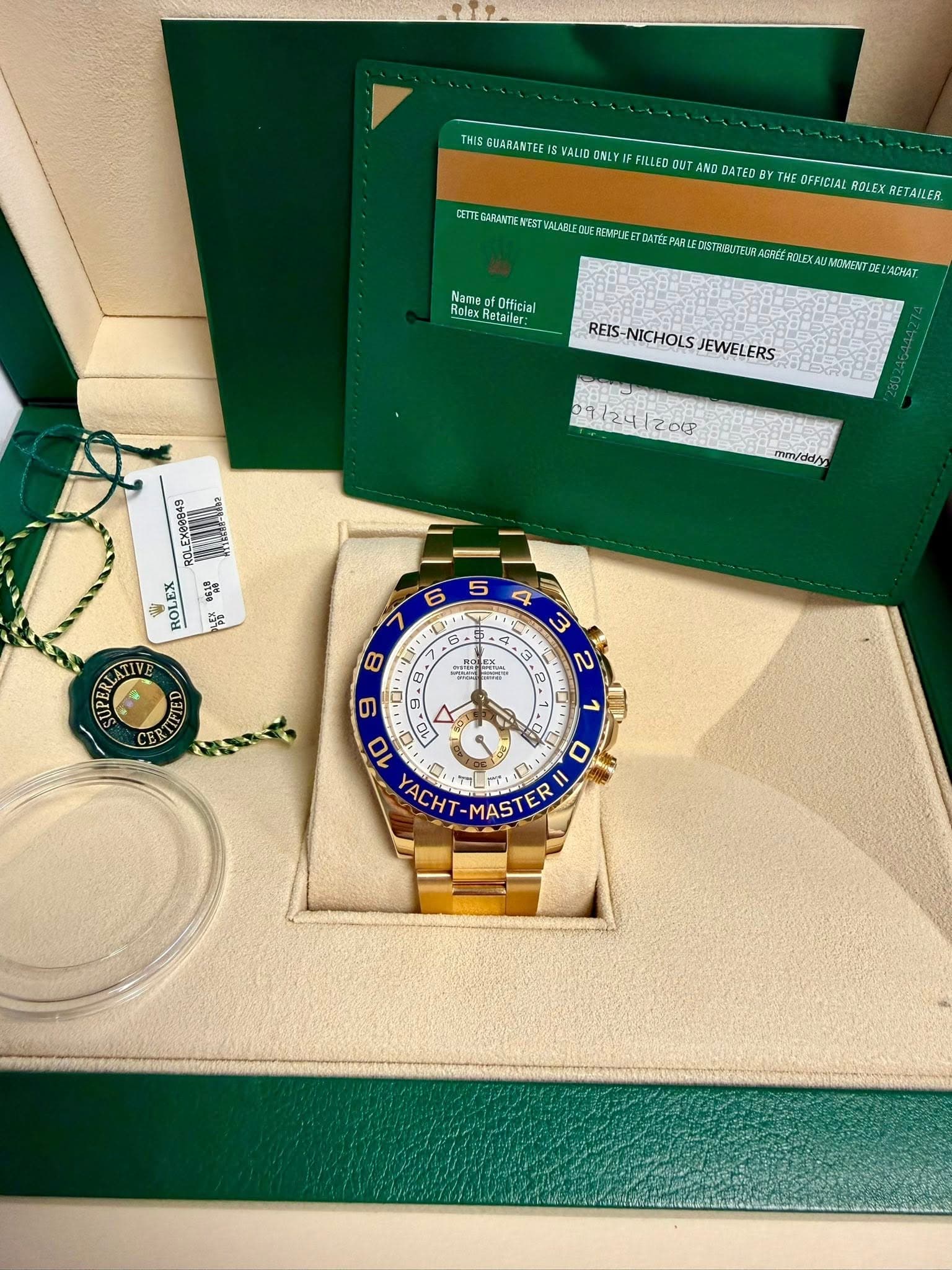 May be an image of wrist watch and text that says 'THIS GUARANTEE VALIO ONLY FILLED DUT UTA AND DATEDB THE OFFICIAL ROLEX RETAILER CETPE GARANTIE NEST TVALABLE QUE REMPUEE DATEE…