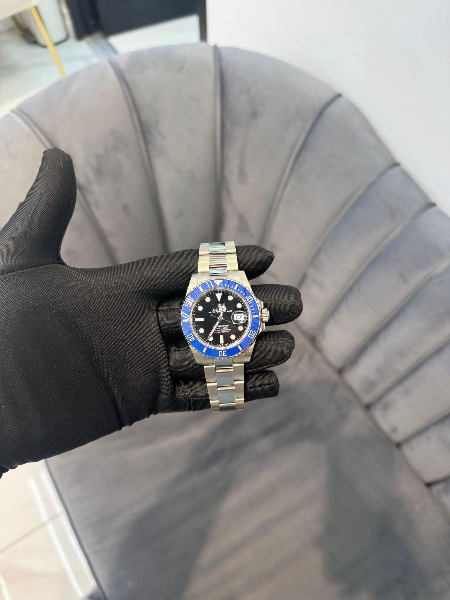 May be an image of wrist watch and text that says '50 ROLY U) 114 H द E 20 40 STN DE'