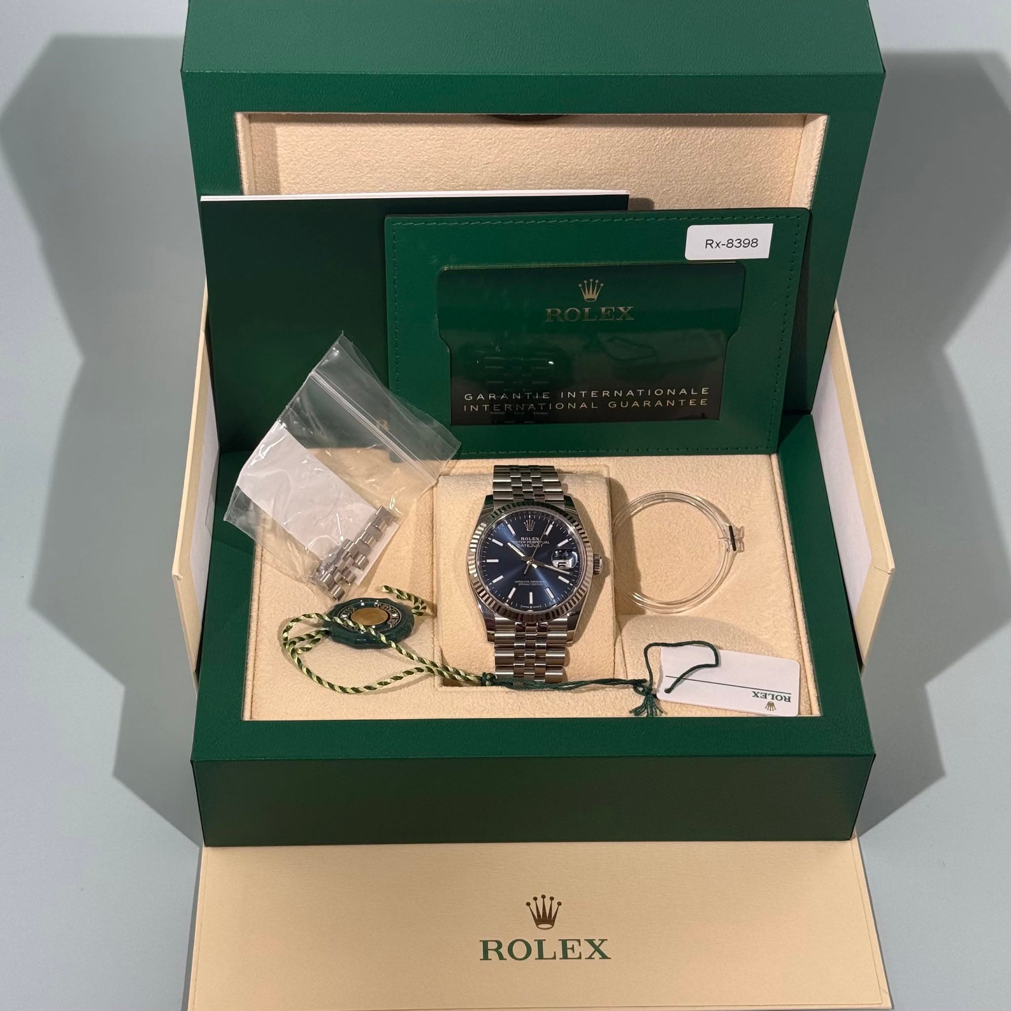 May be an image of wrist watch and text that says 'Fx-a Fx-a398 IONALE 可10円 rON ROLEX'